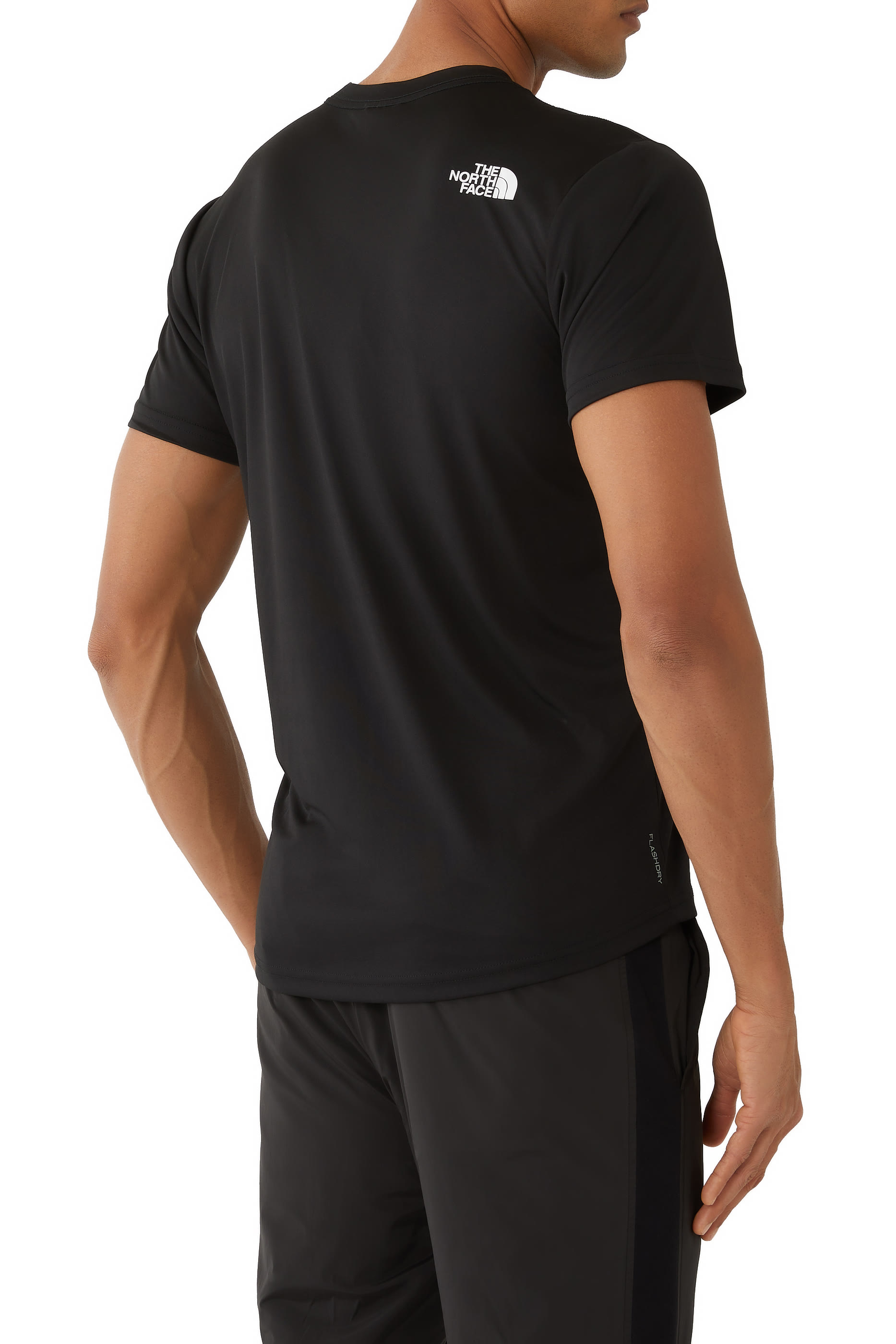 تيشيرت بطبعات شعار الماركة