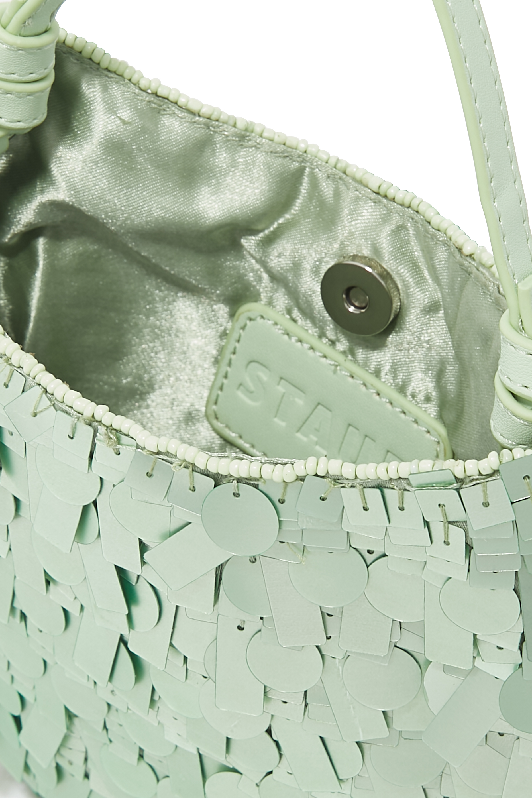 حقيبة صغيرة بتصميم مقوس