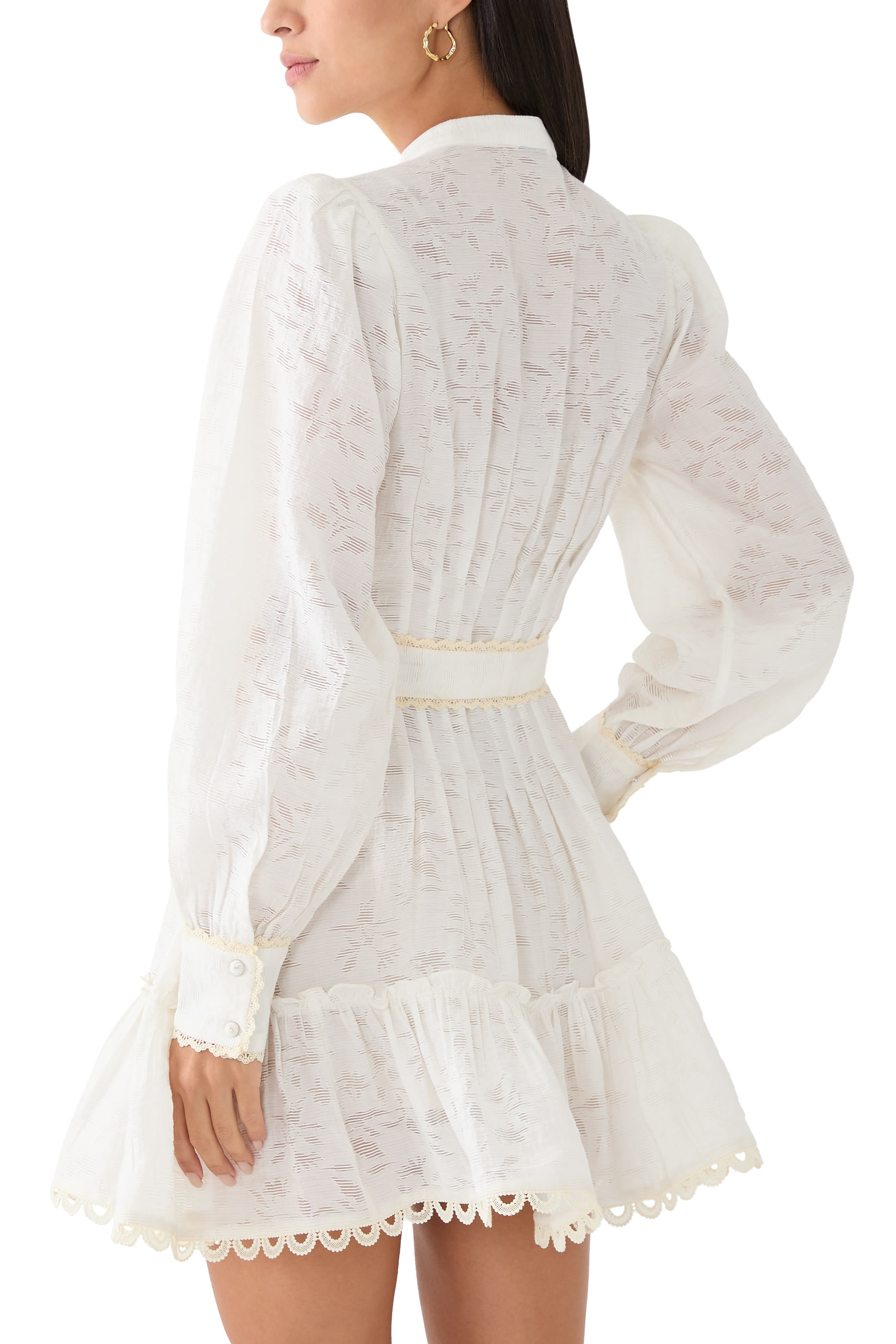 فستان قصير بأكمام طويلة