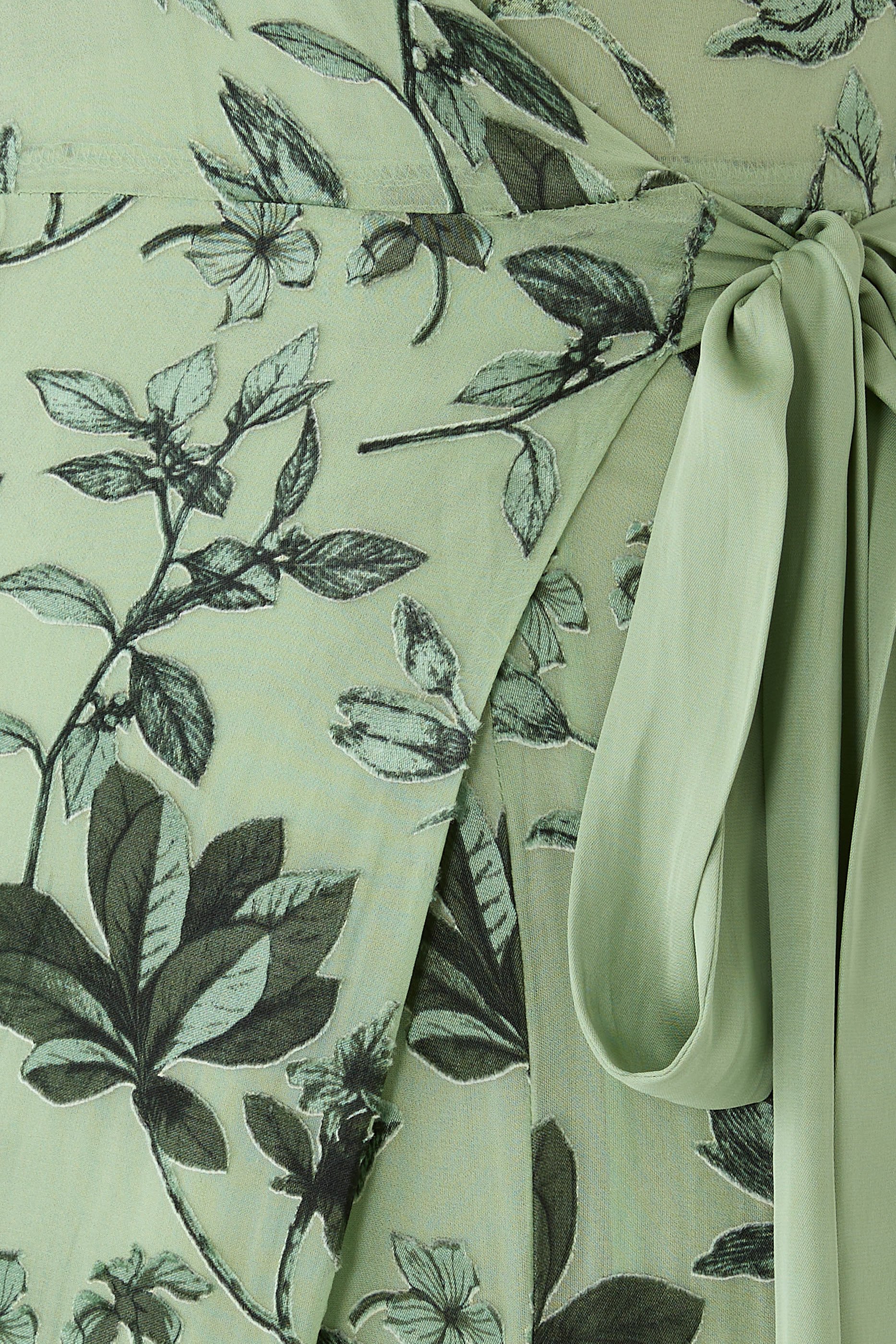 فستان تيانا طويل بتصميم ملفوف بأكمام منفوخة