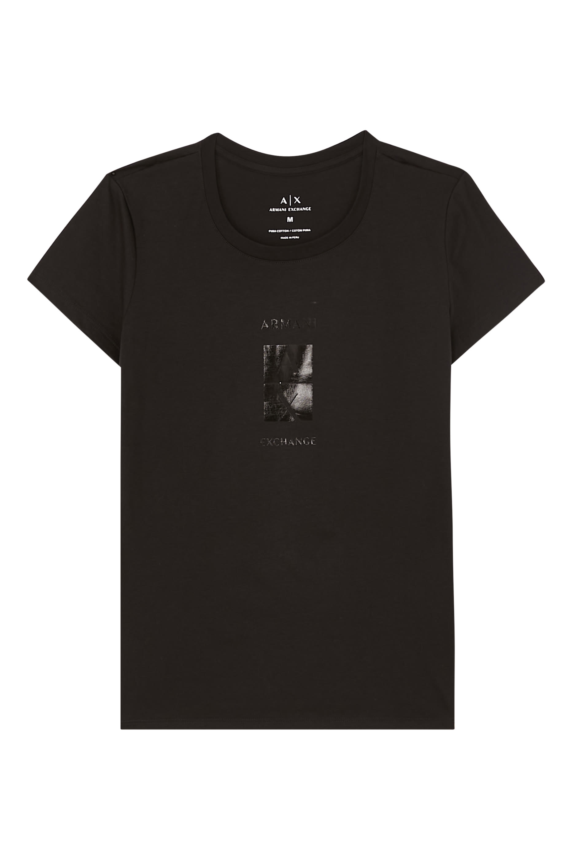 تيشيرت بقصة ضيقة وياقة ضيقة