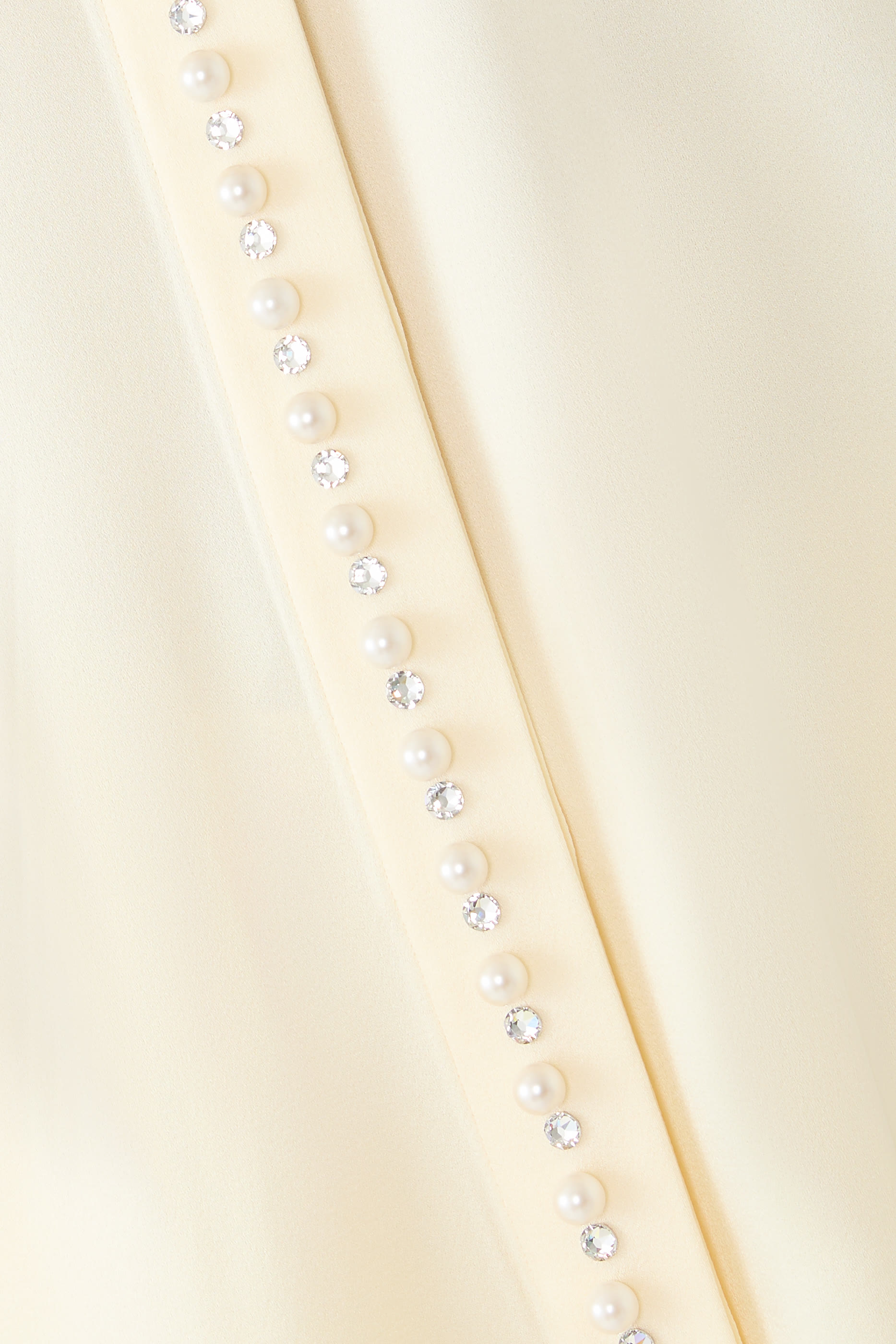 قميص مزين بلؤلؤ