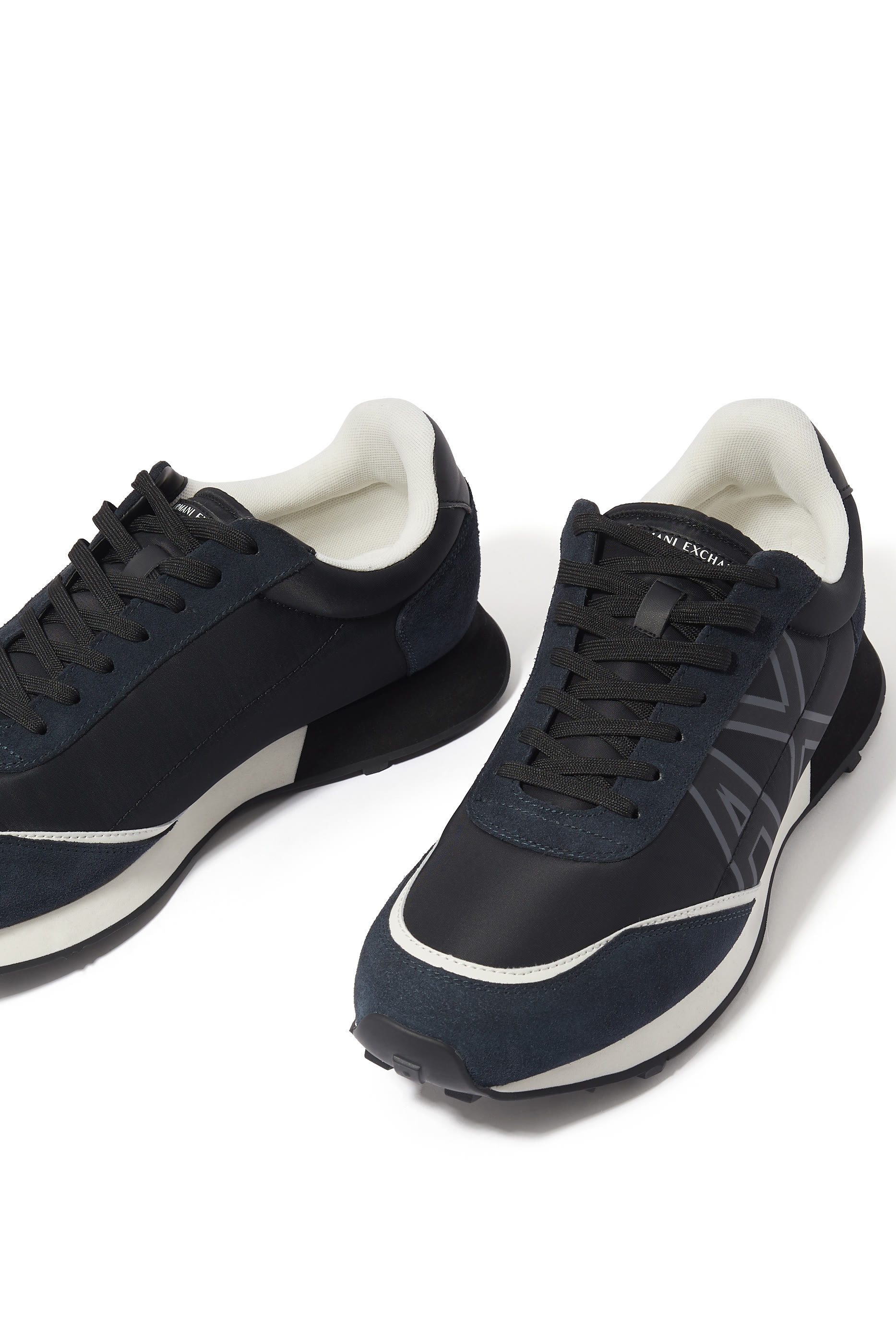 سنيكرز من مزيج شمواه ونايلون