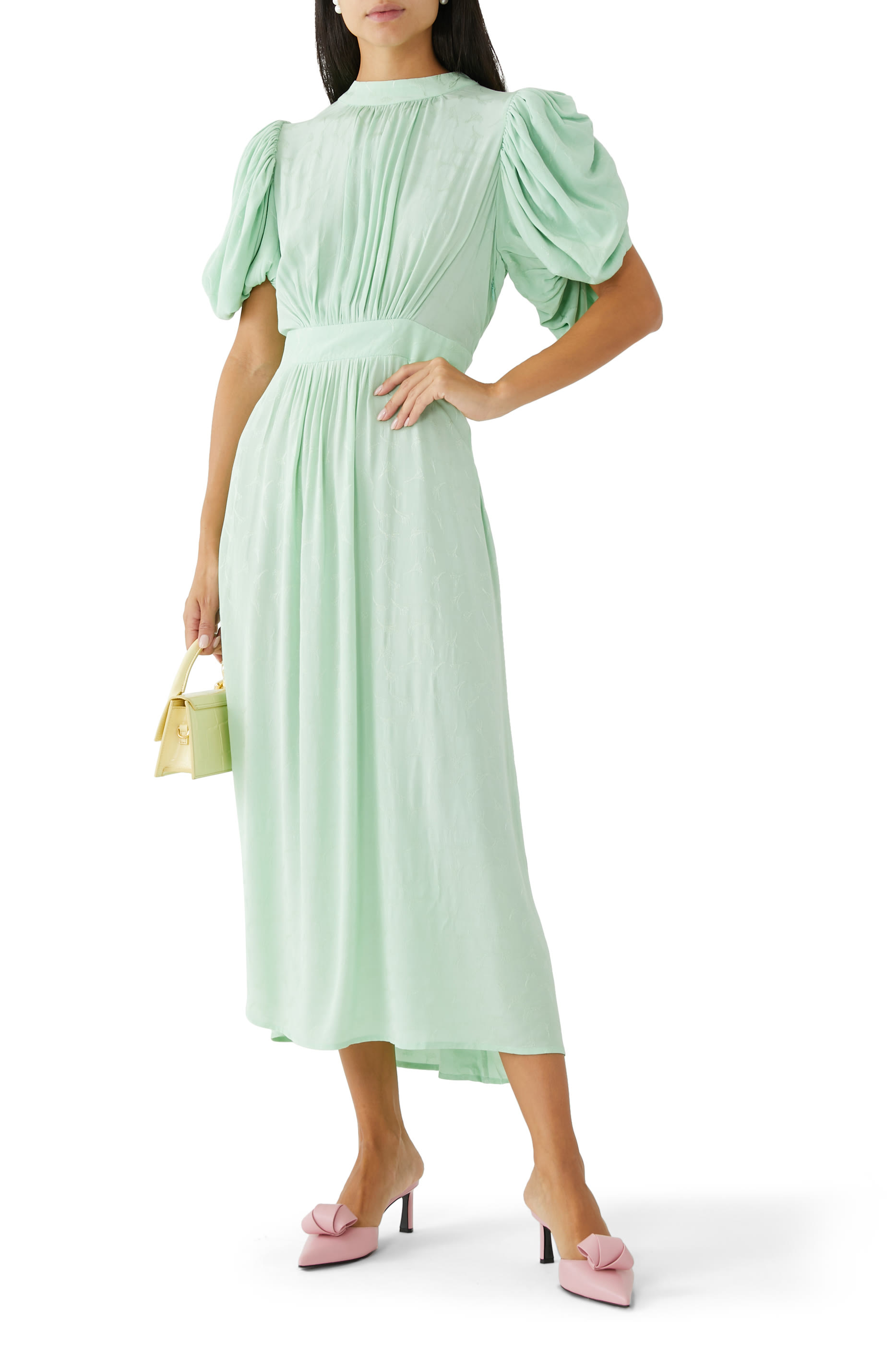 فستان متوسط الطول بأكمام منفوخة