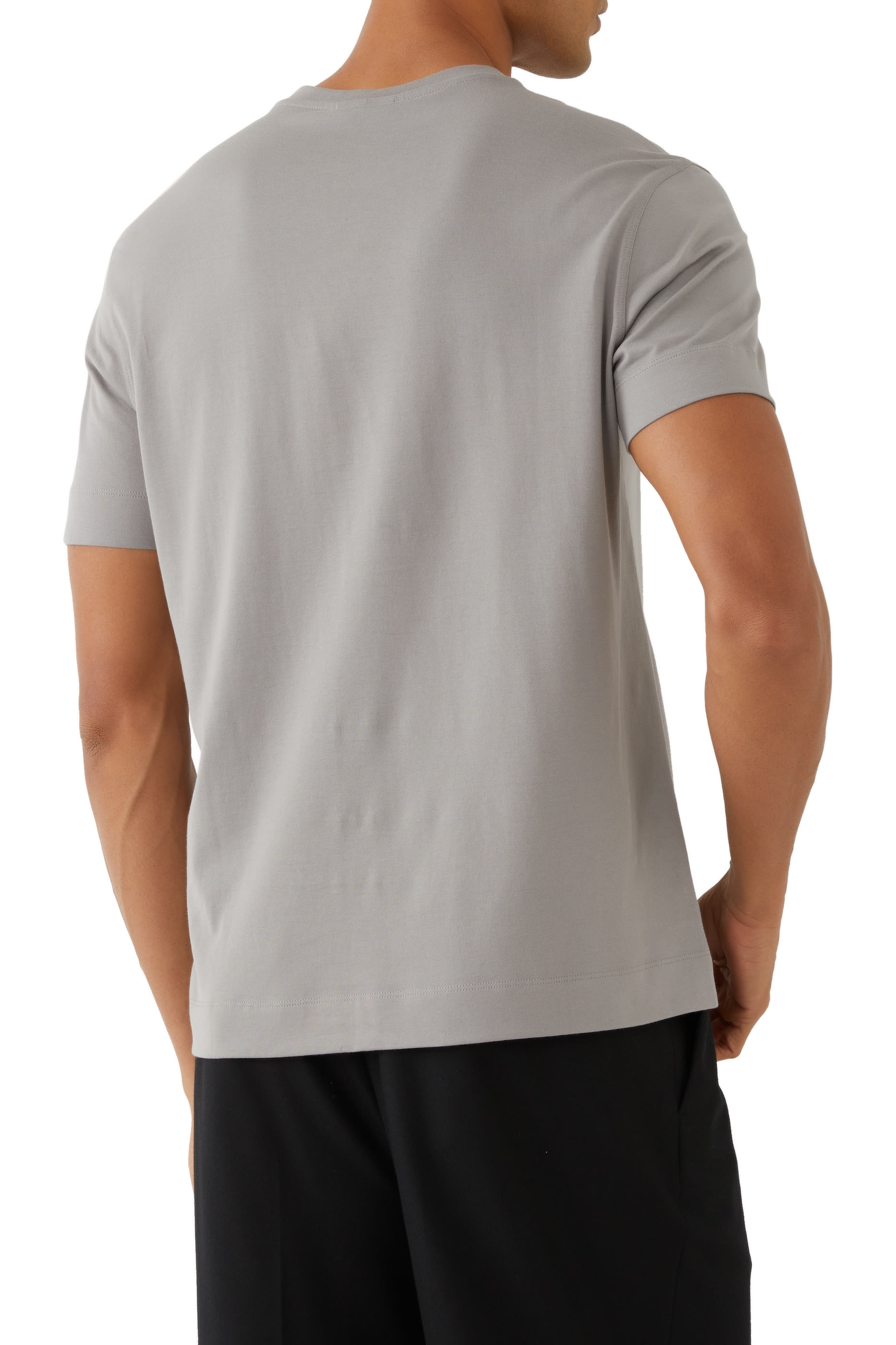 تيشيرت بطبعات شعار الماركة