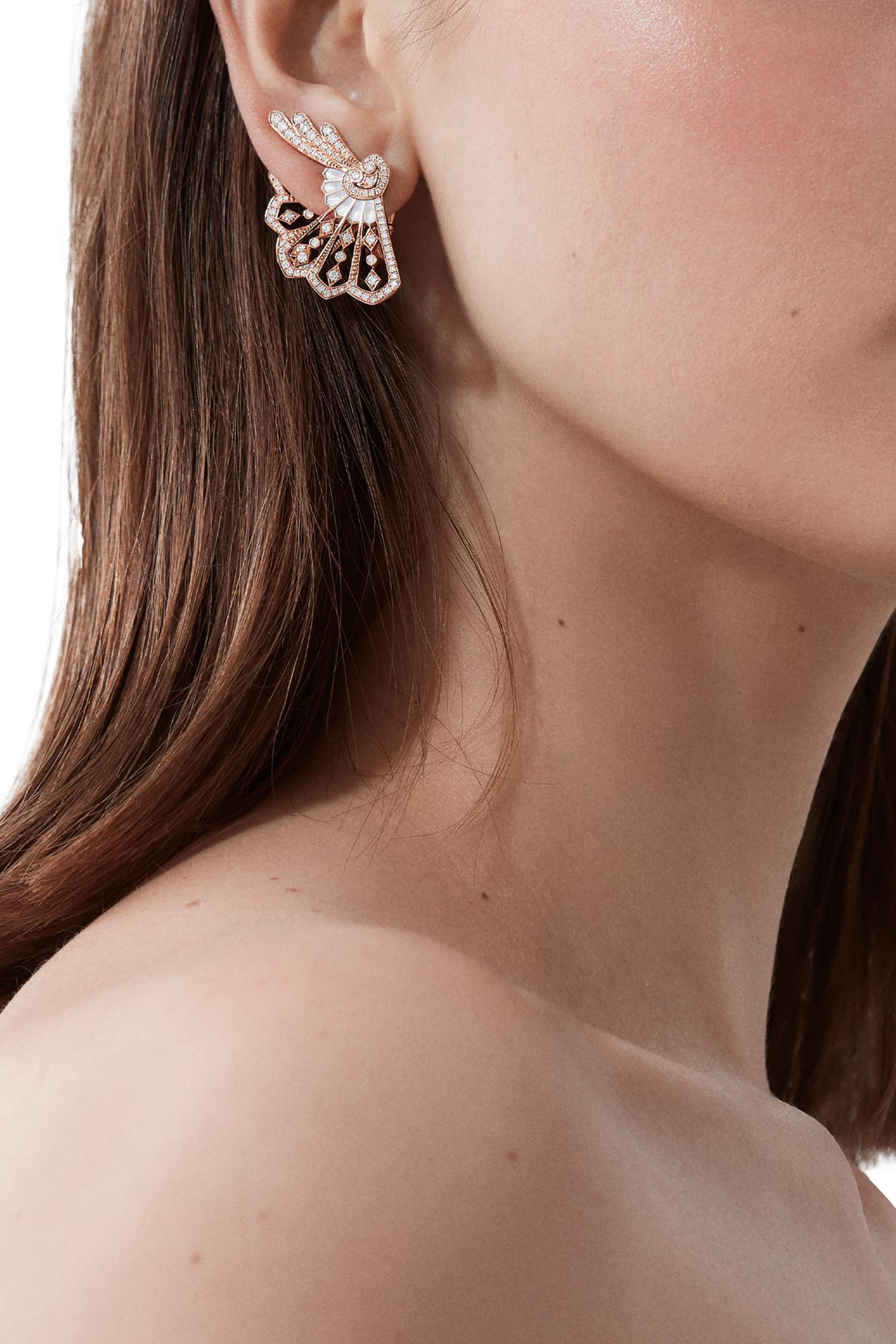 أقراط فانفير مرصعة بالماس وعرق اللؤلؤ، ذهب وردي عيار 18