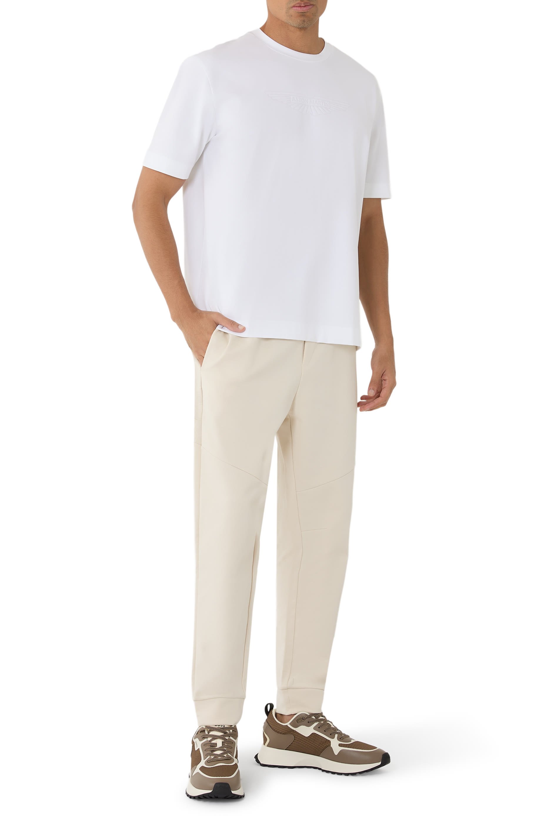 سنيكرز بشعار الماركة وتفاصيل شبكية مزيج خامات 