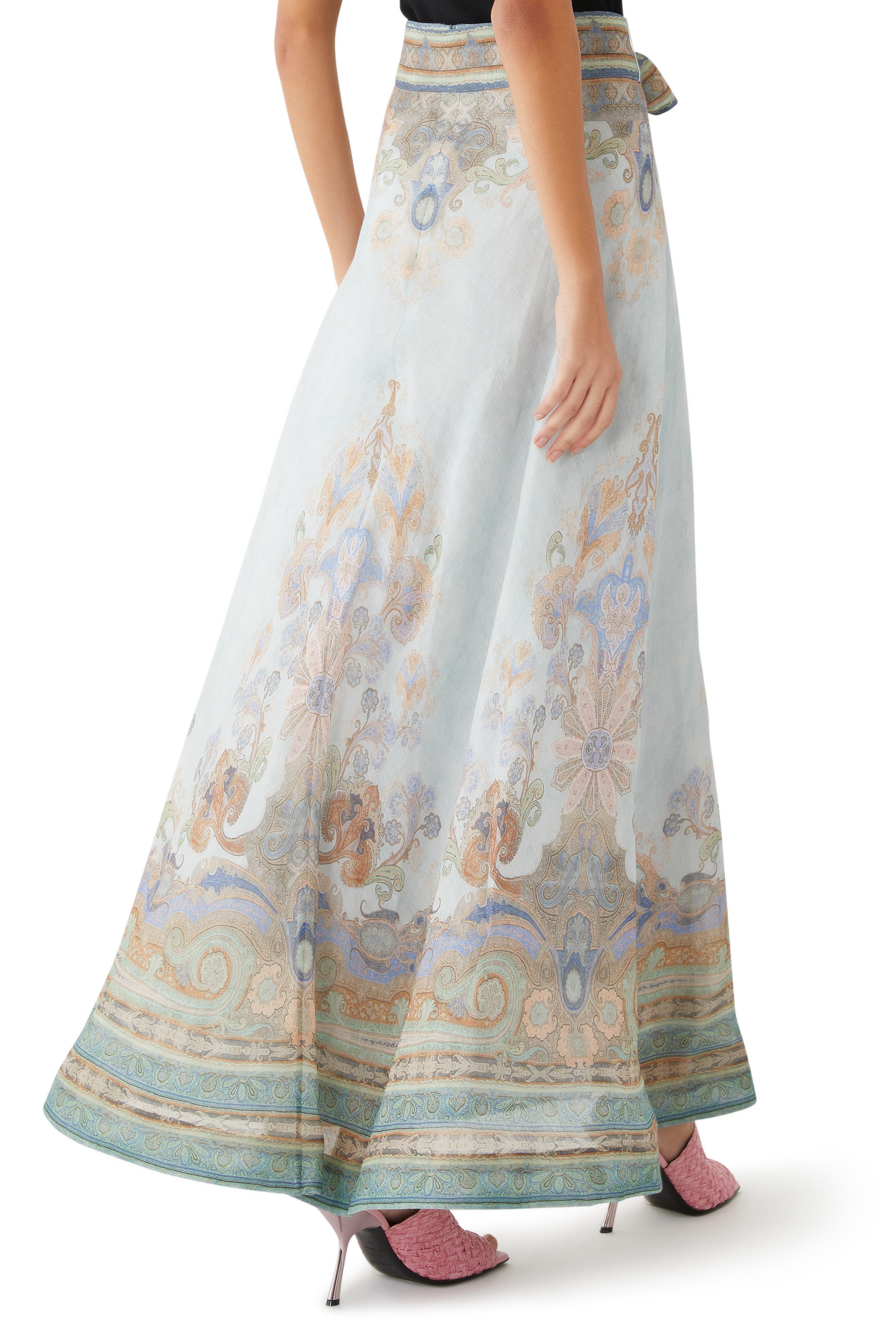 تنورة غيدن طويلة