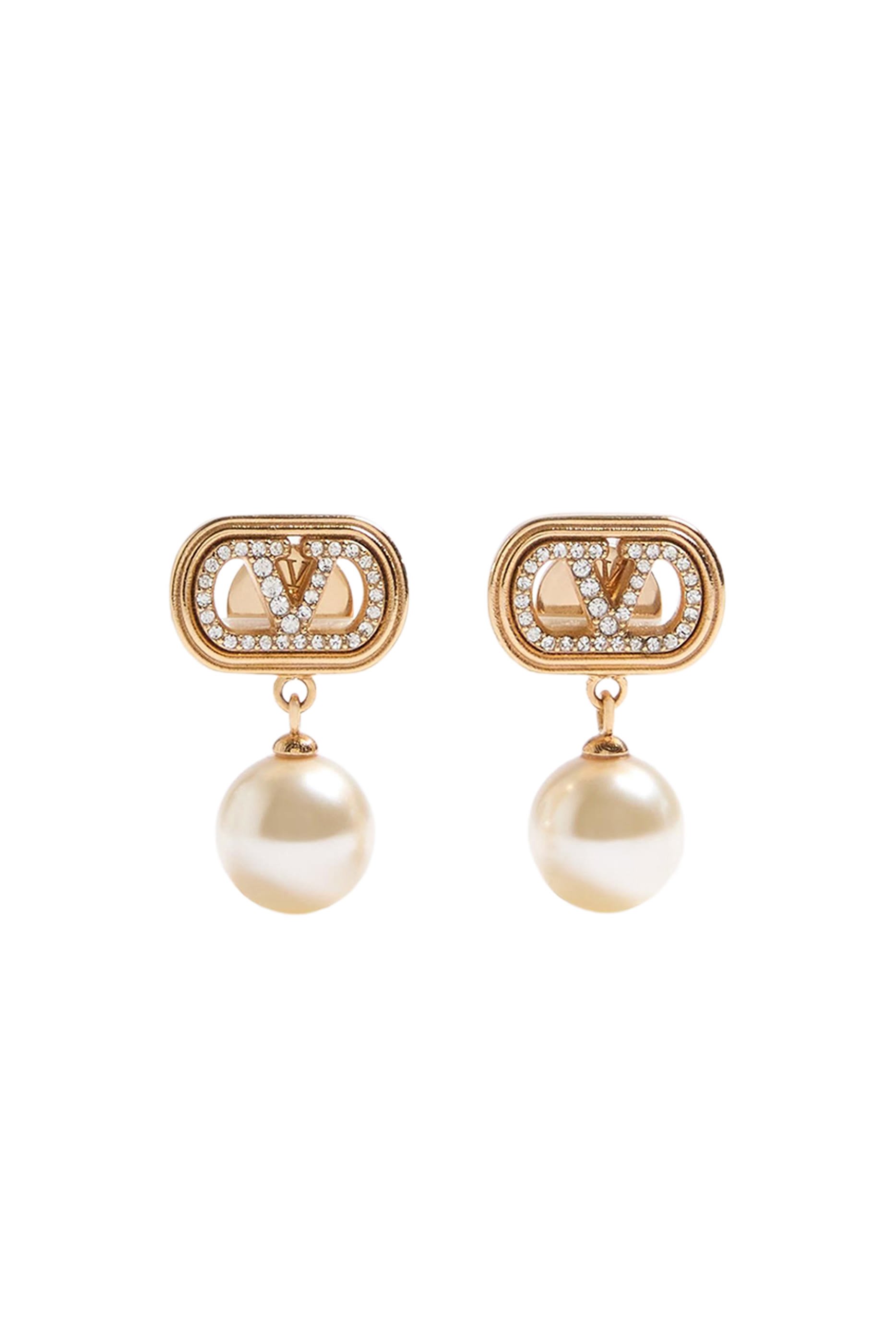 أقراط بشعار الماركة