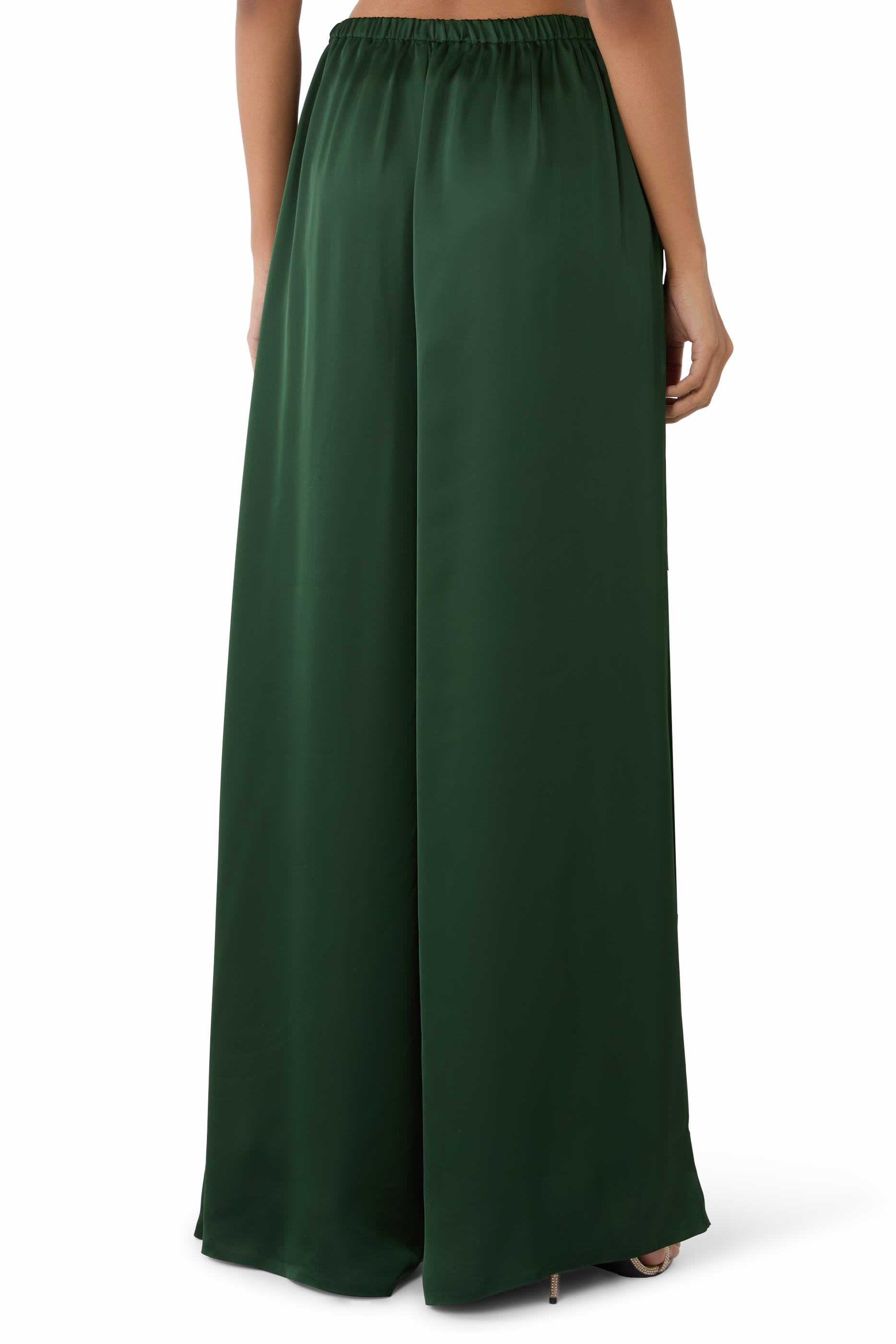 بنطال بطيات وتصميم مستوحى من الألبسة الرجالية