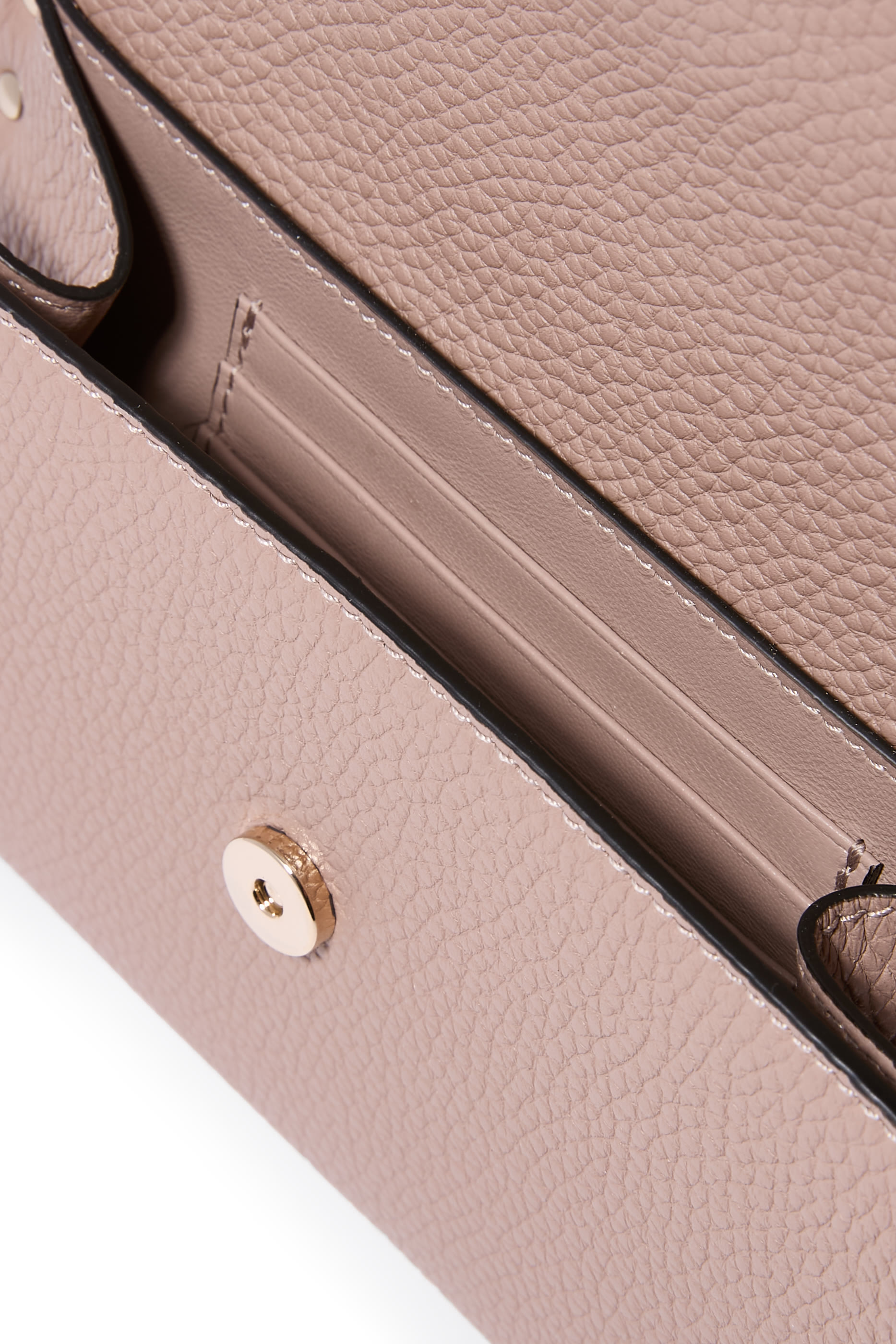 محفظة بسلسلة وحلي هرمية