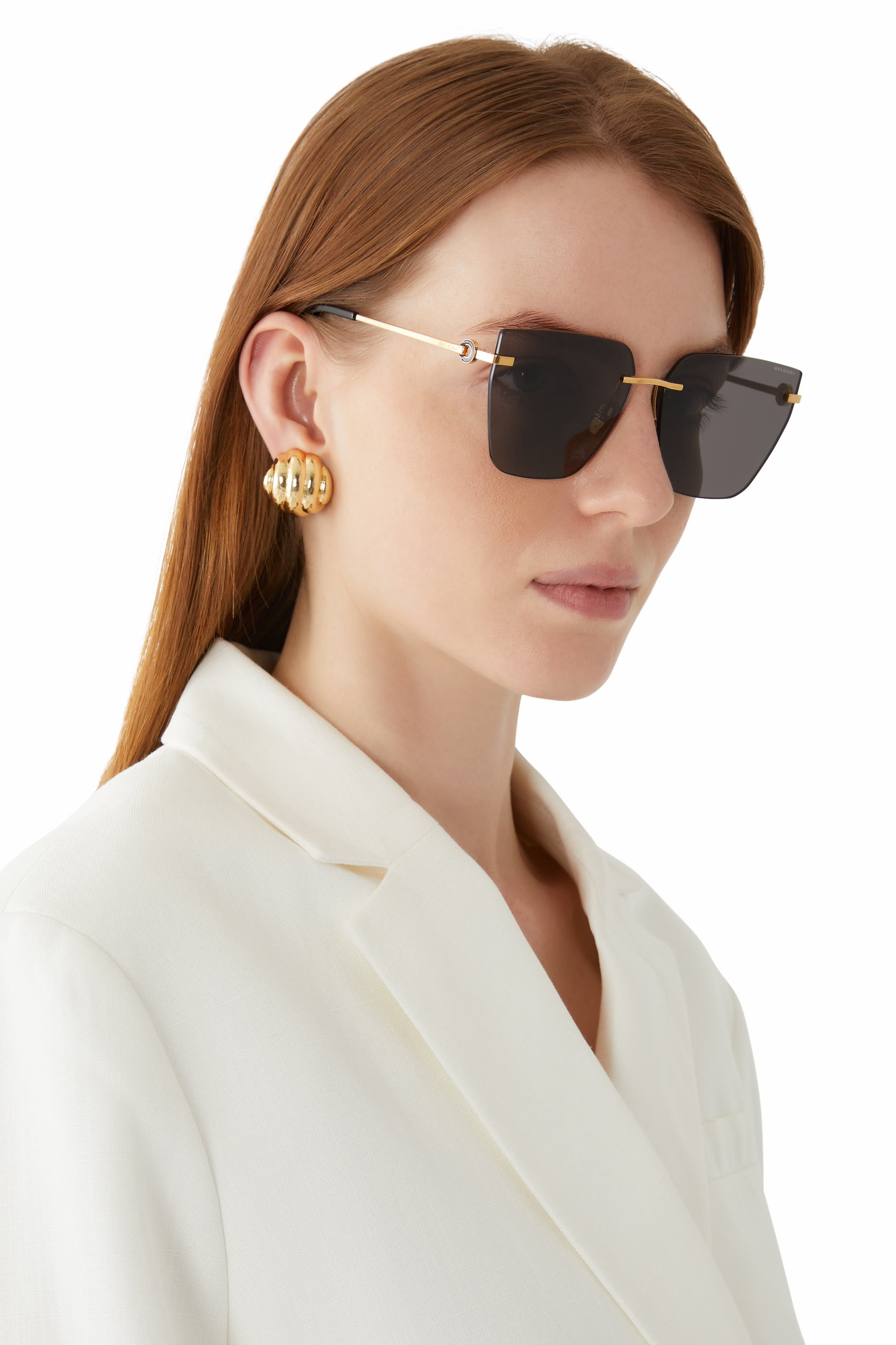 نظارة شمسية بشعار الماركة