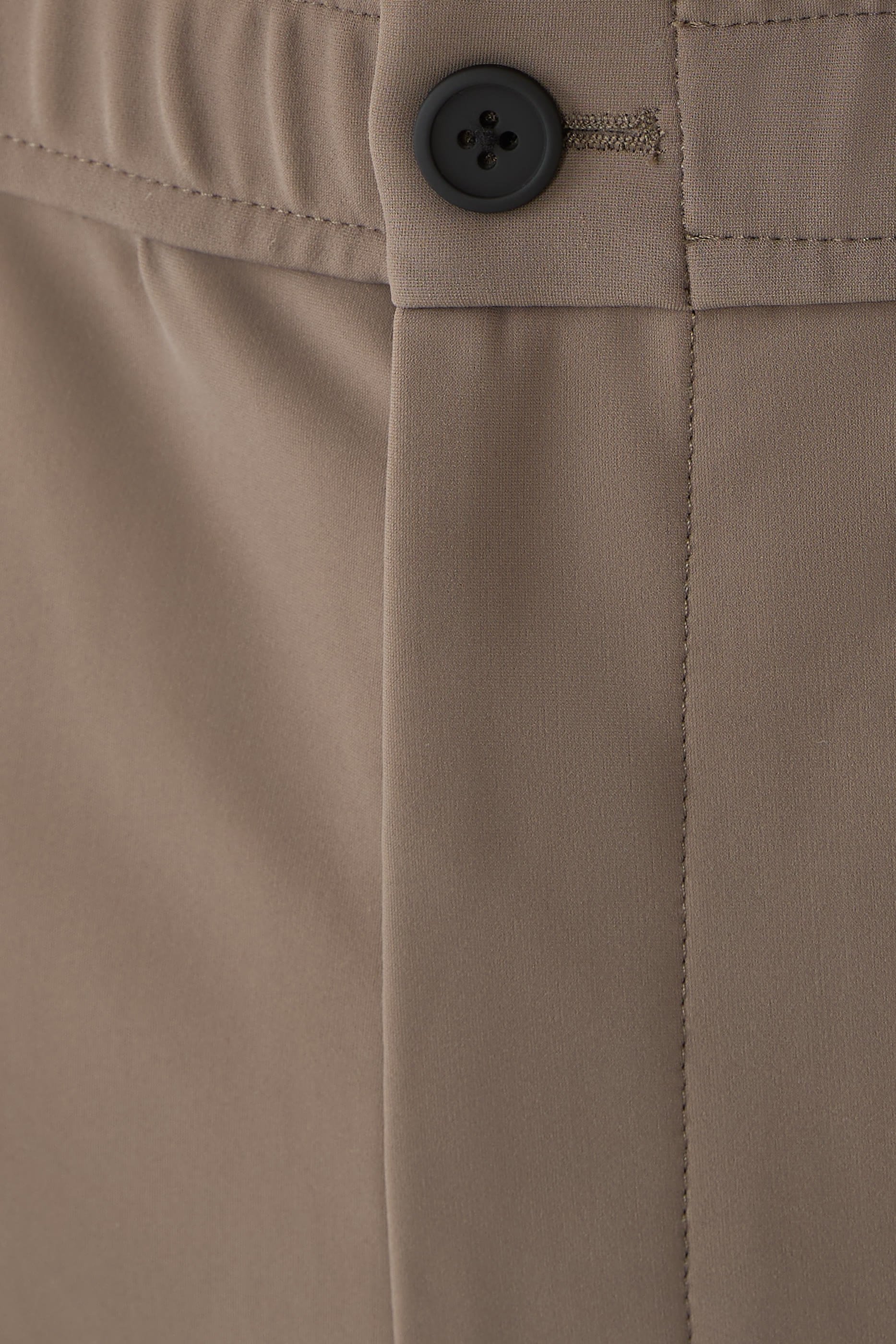 بنطال كورتيس بطيات