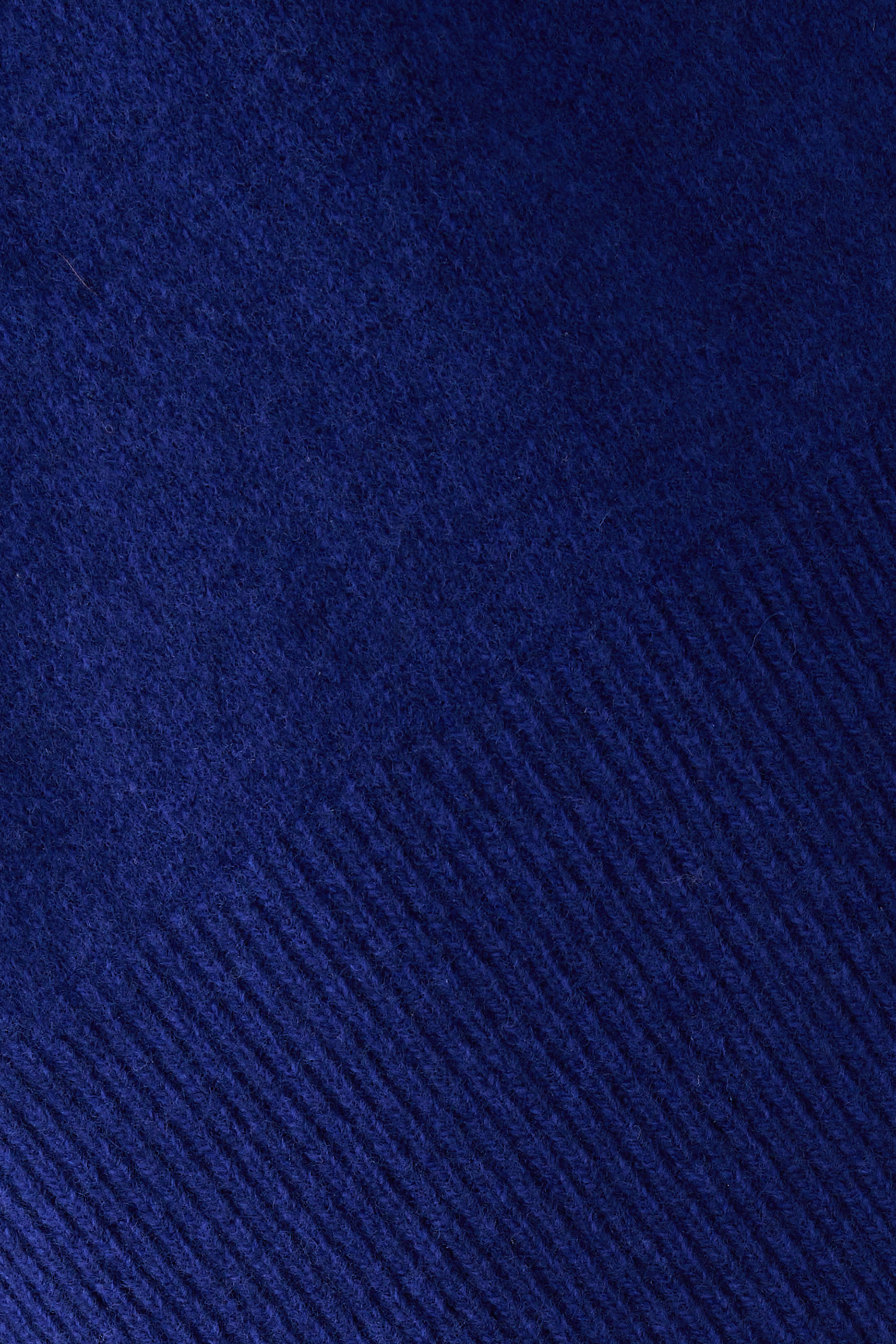 سترة بياقة كلاسيكية على شكل حرف V