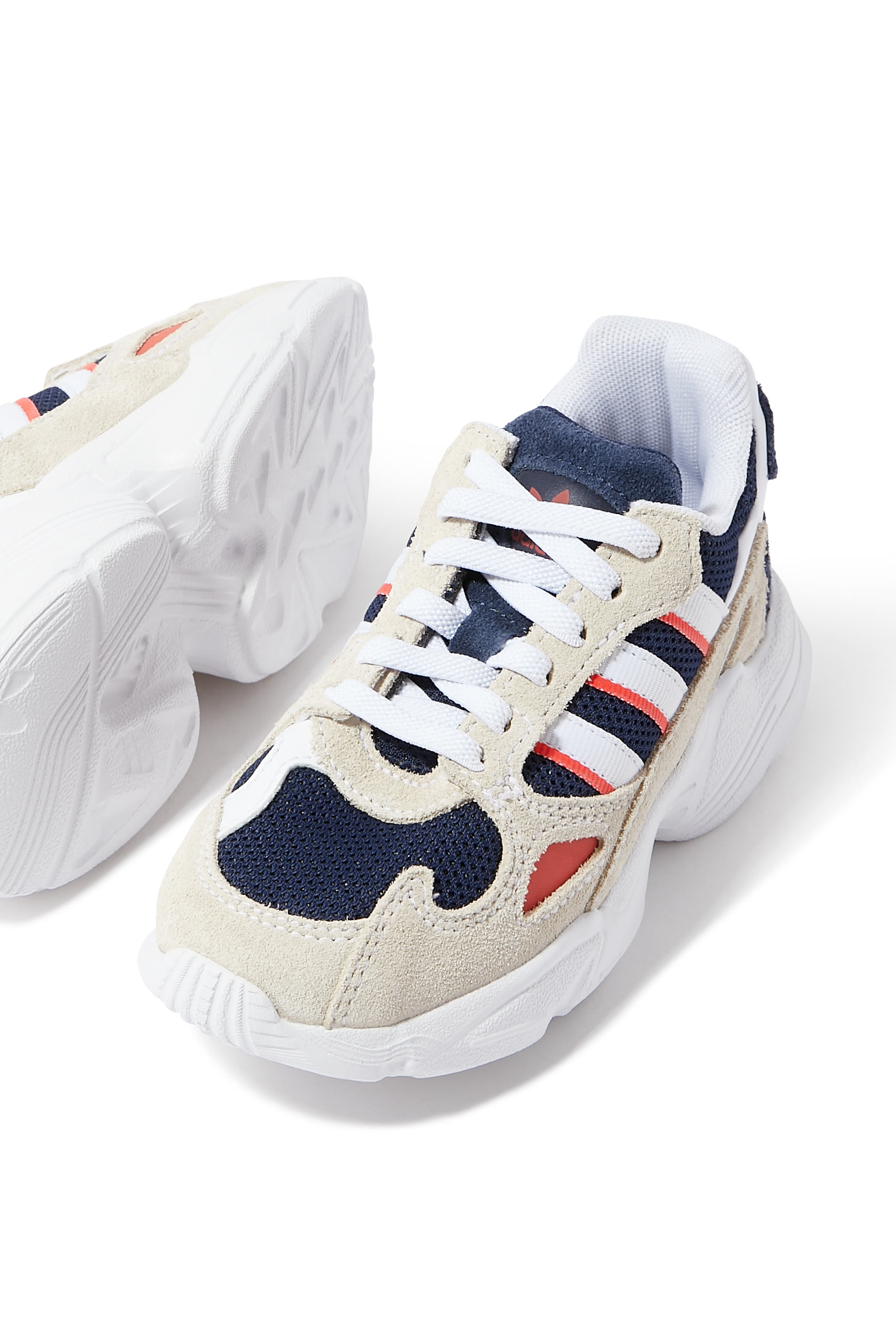 سنيكرز فالكون