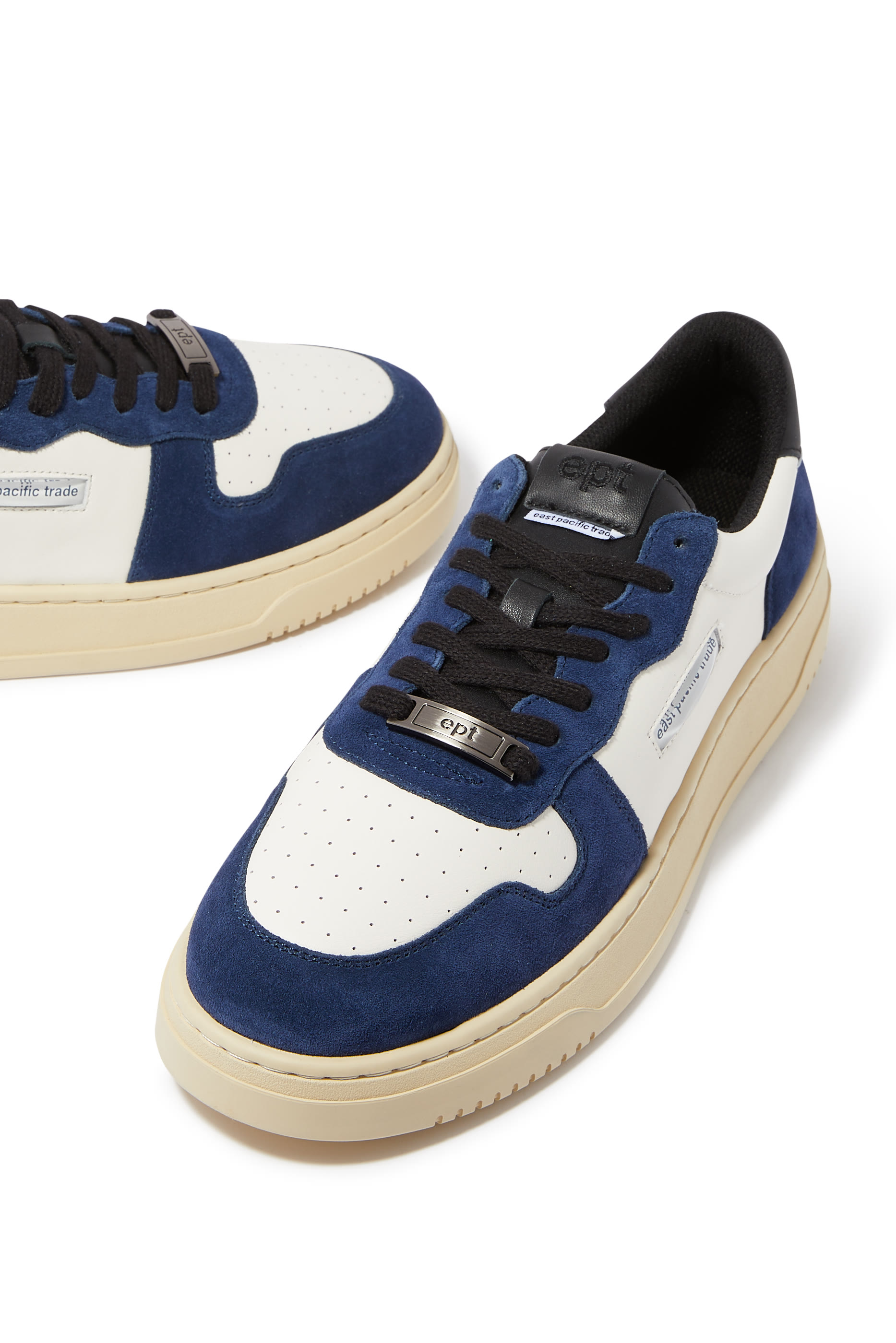 سنيكرز دايف كورت