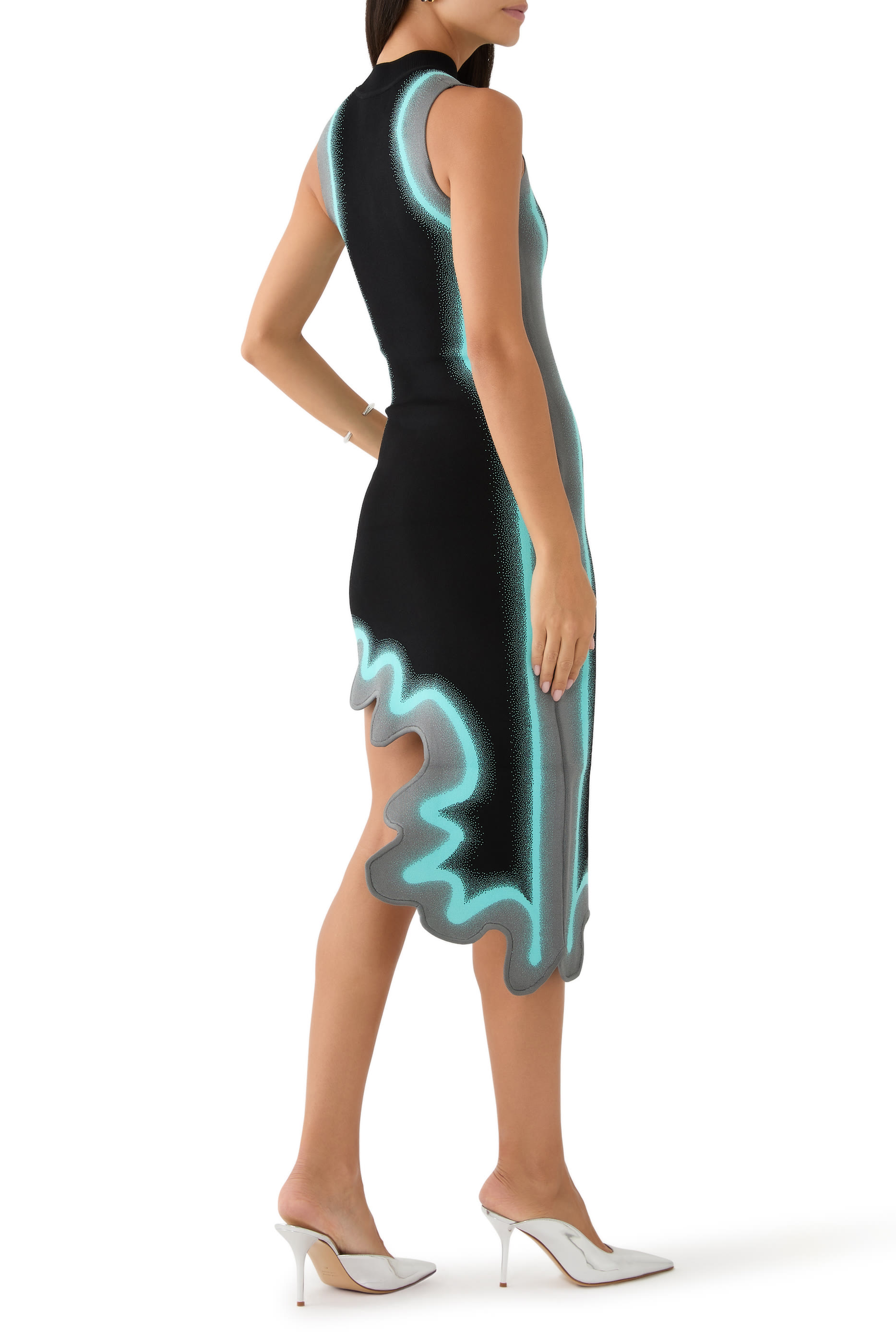 فستان بروكلين بتموجات وتصميم غير متماثل