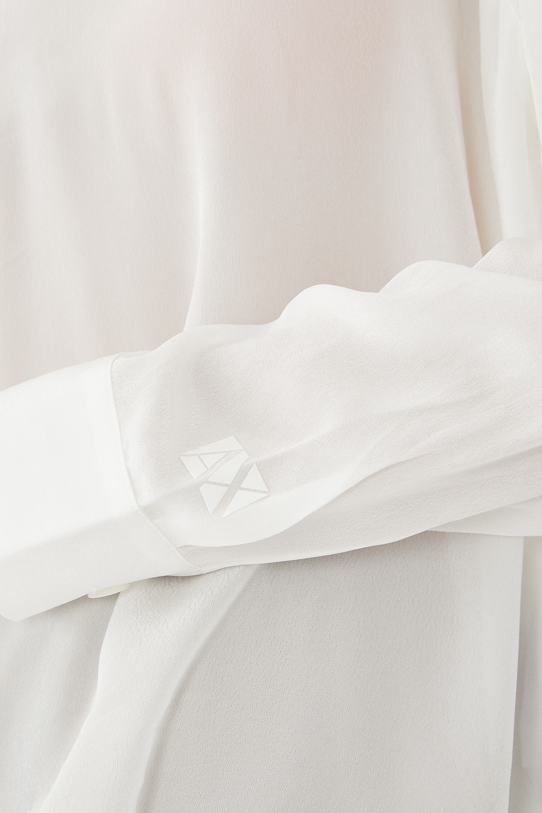 بلوزة كريب خفيف الوزن