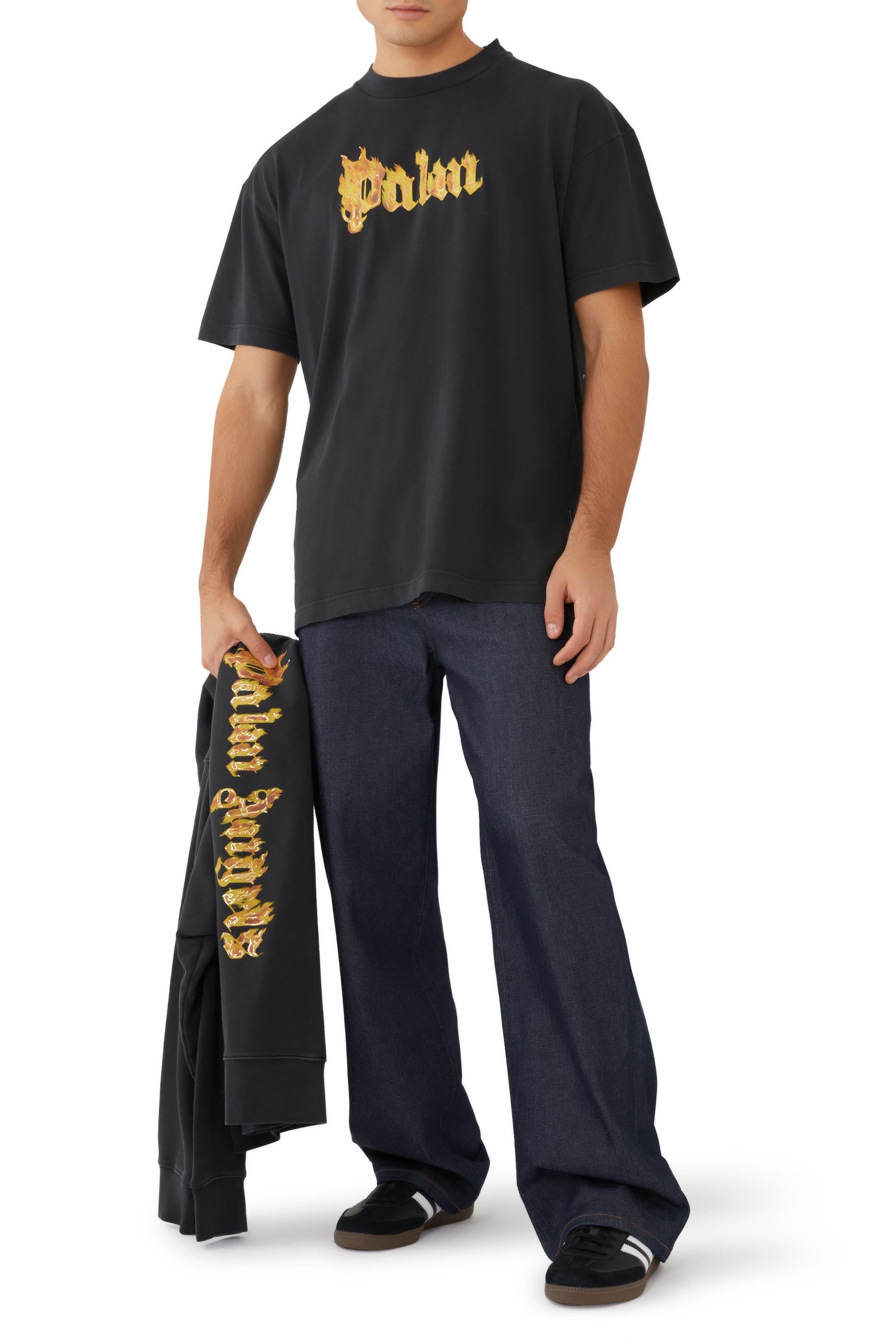 تيشيرت بشعار الماركة بتصميم مشتعل