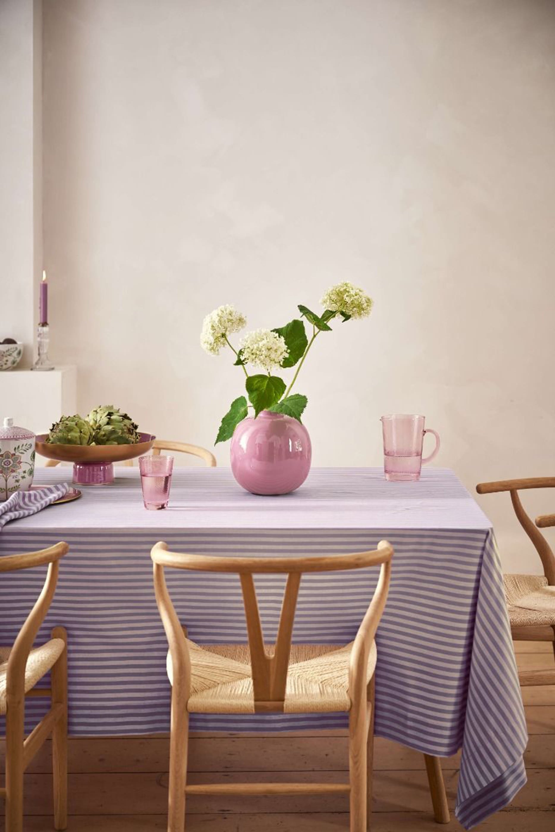 مزهرية بتصميم بيضاوي معدن