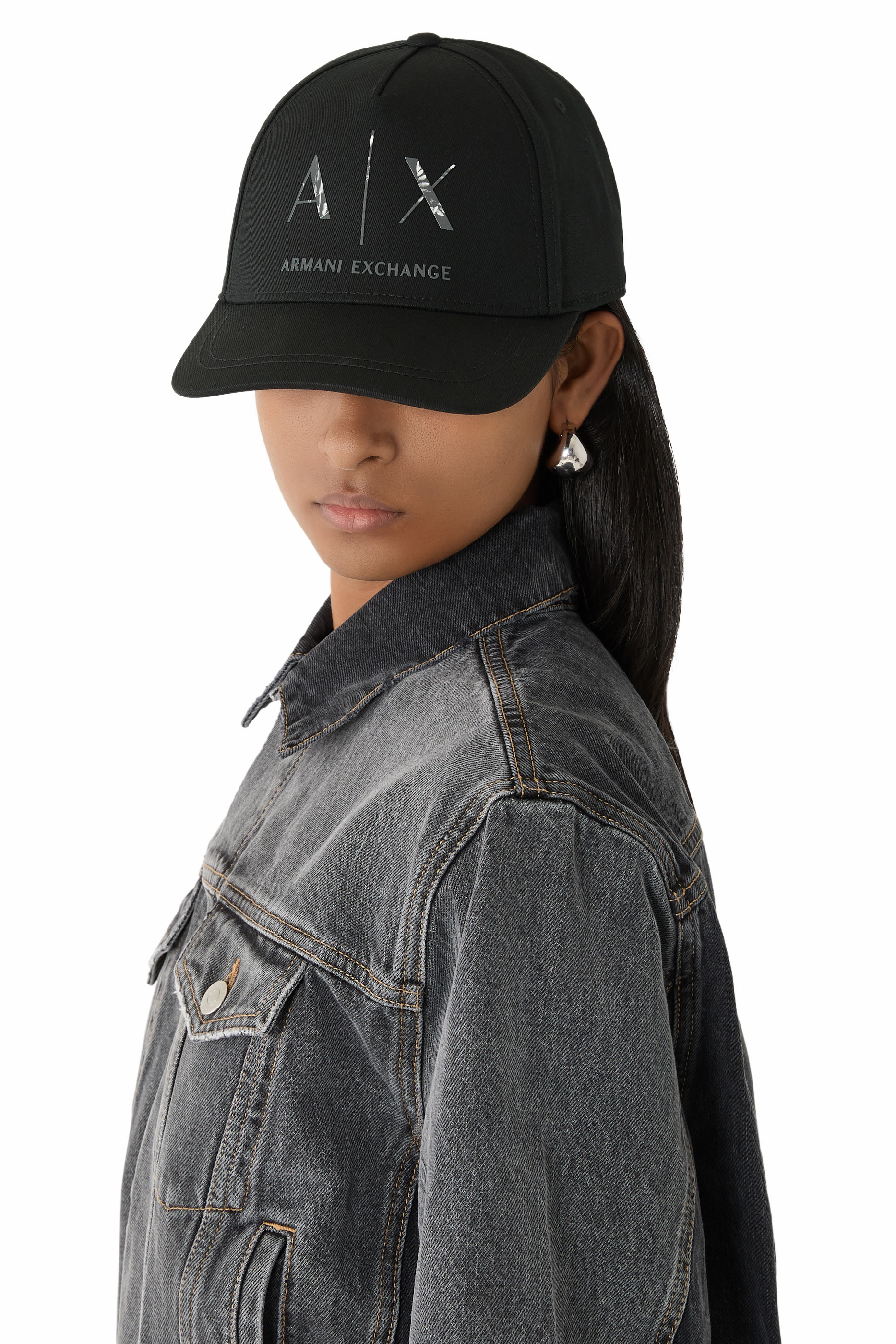 كاب بيسبول بشعار الماركة