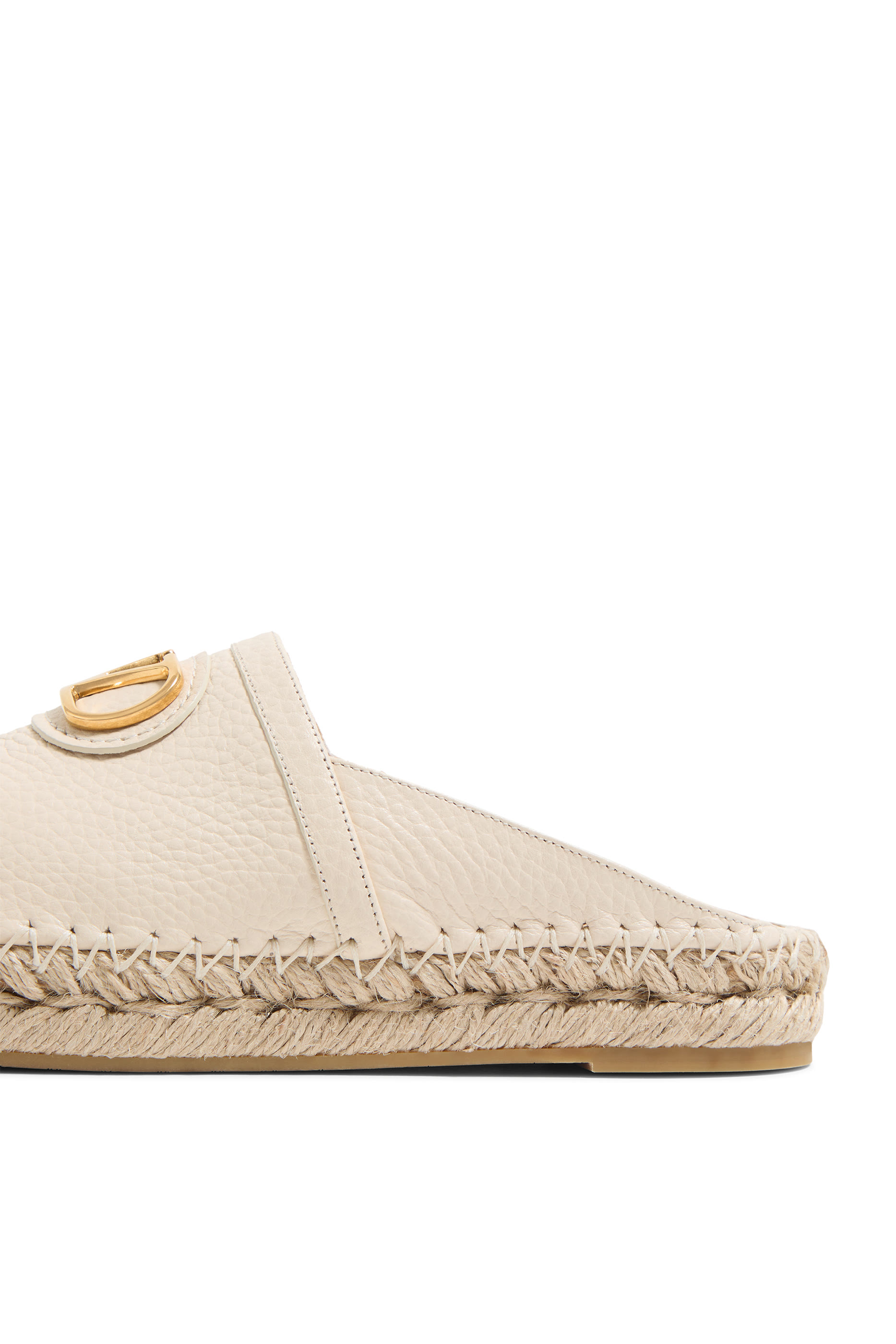 حذاء بالرينا بحلية شعار الماركة