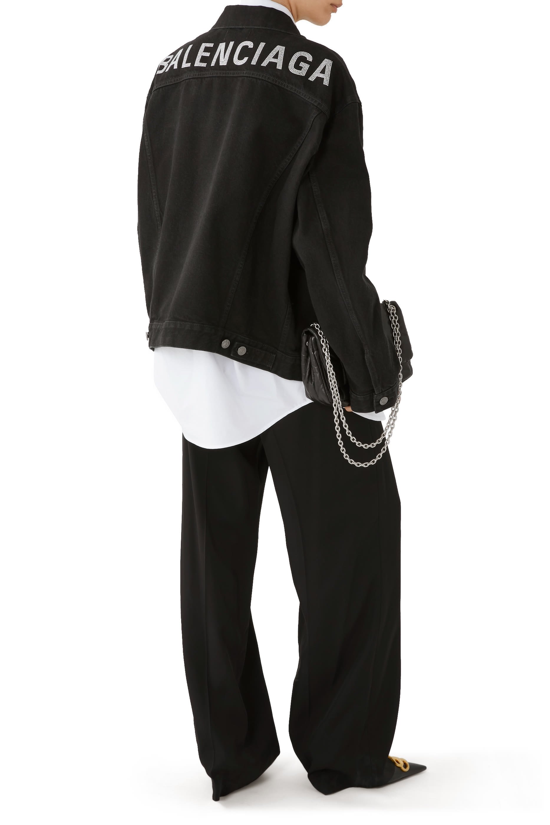 جاكيت بشعار الماركة مرصع بالكريستال