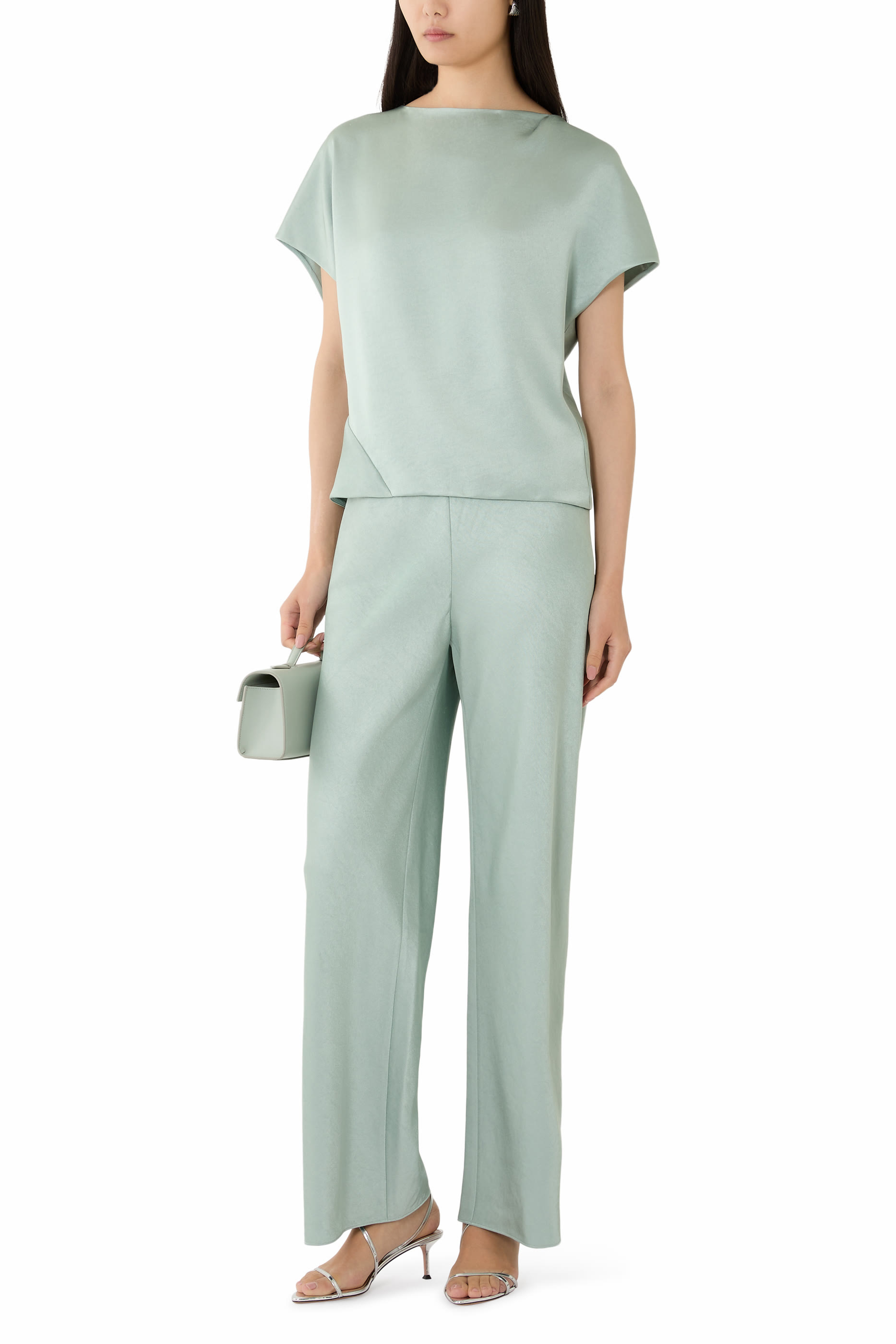 بنطال بياس بقصة واسعة ساتان