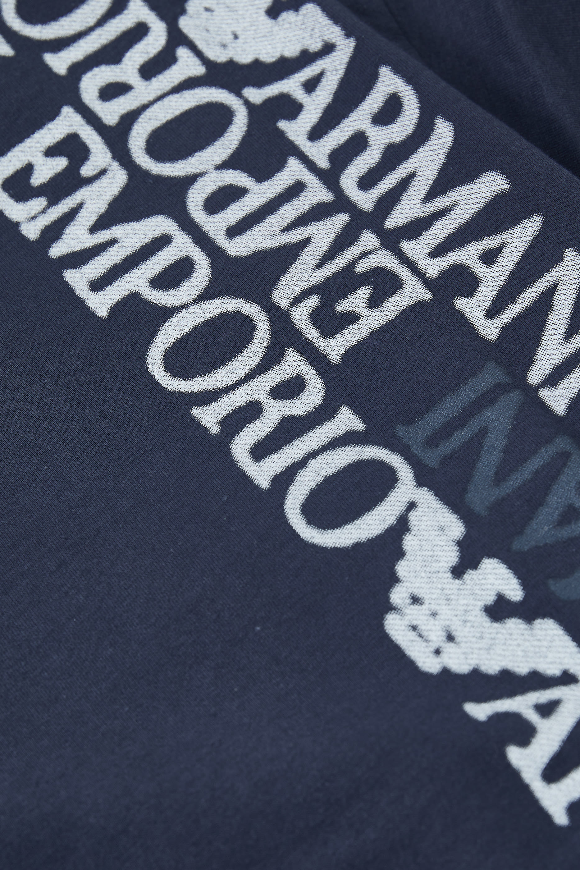 تيشيرت للأطفال بشعار الماركة عند الجانب