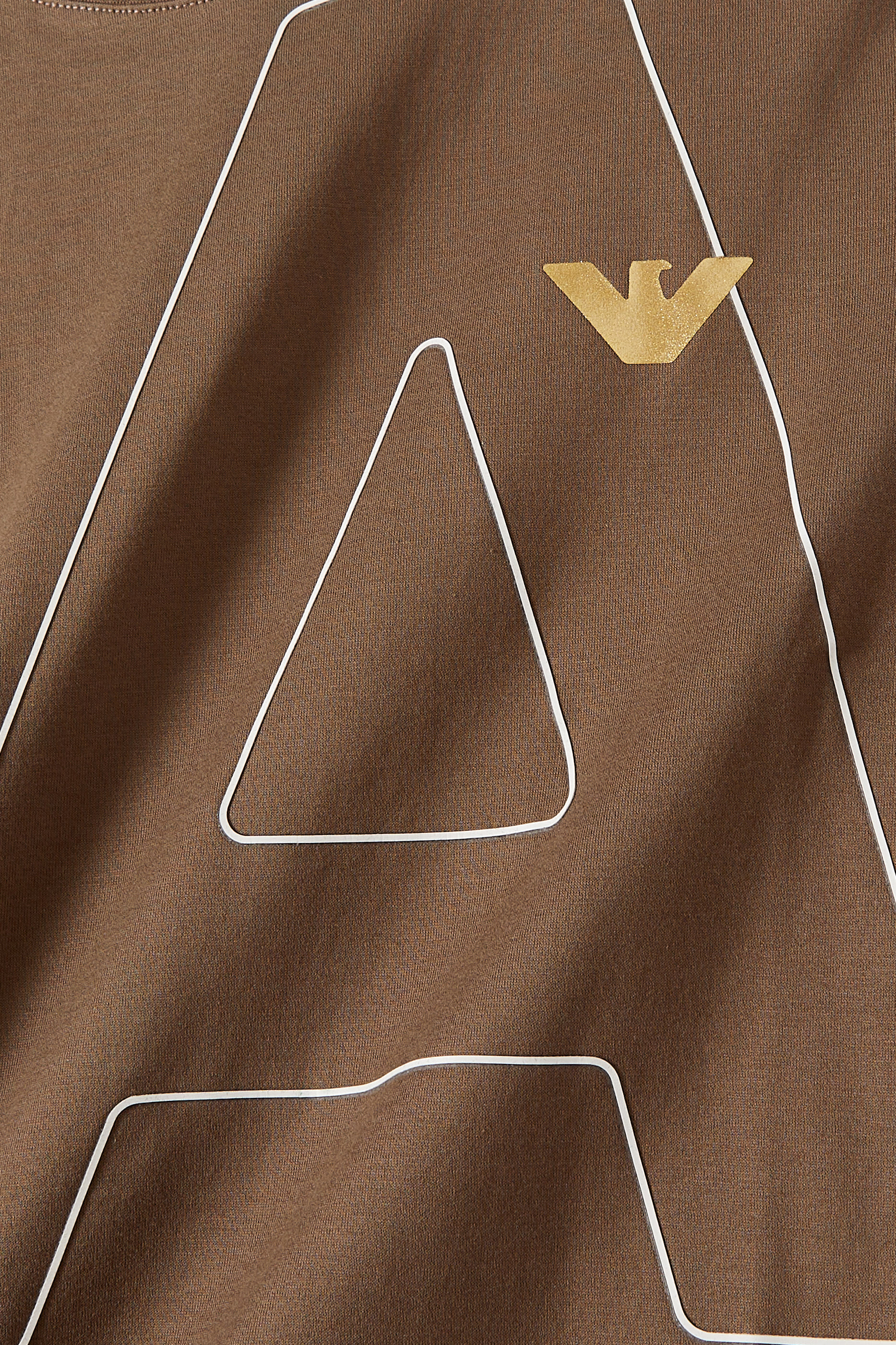 تيشيرت بأكمام قصيرة ونقشة شعار الماركة في المنتصف للأطفال