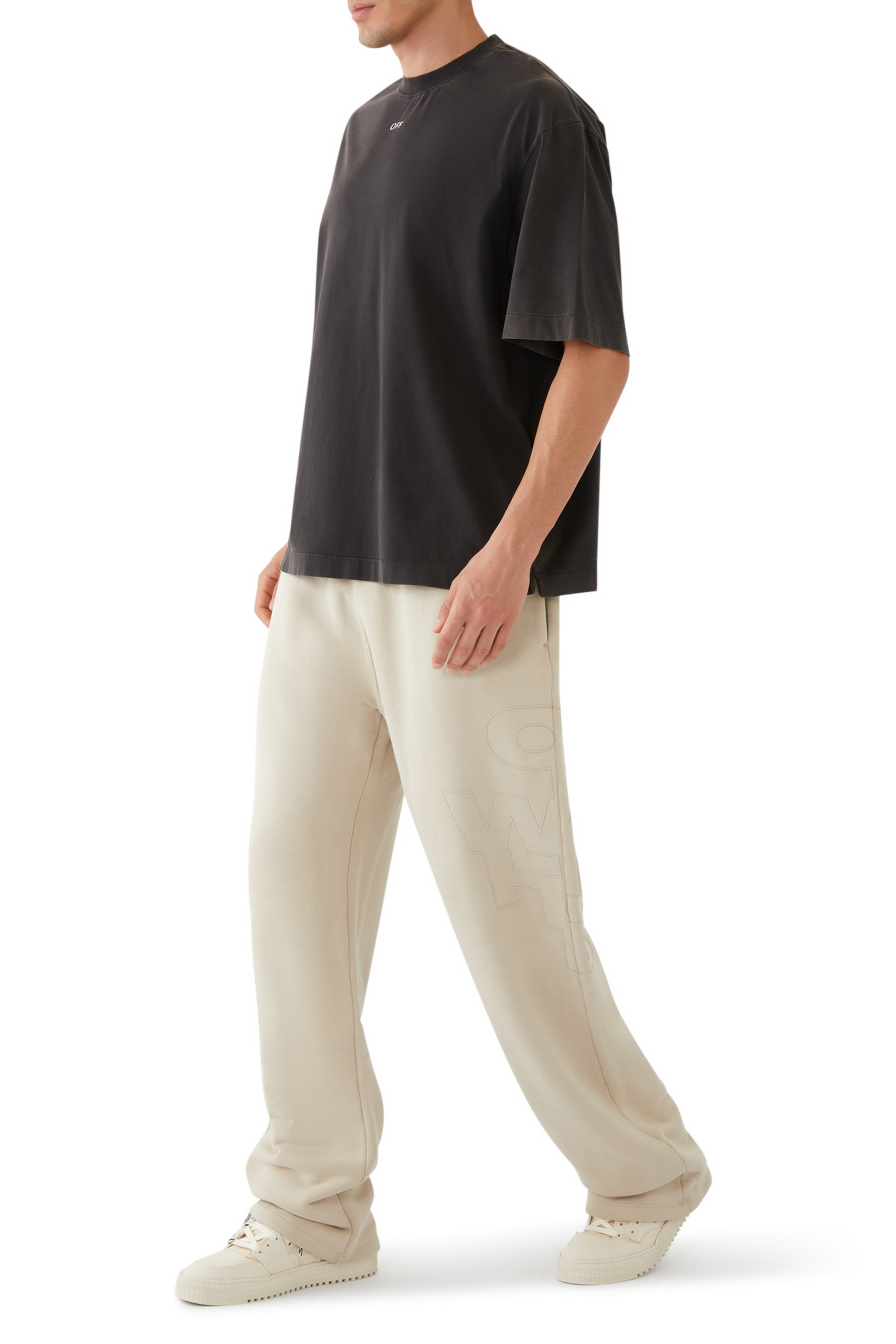 بنطال رياضي بتطريز الأسهم