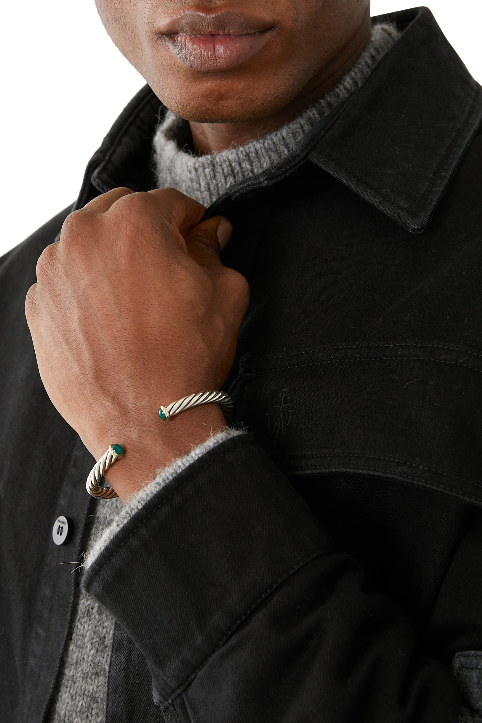 سوار مفتوح مرصع بالعقيق الأخضر ذهب أصفر عيار 18 وفصة إسترلينية