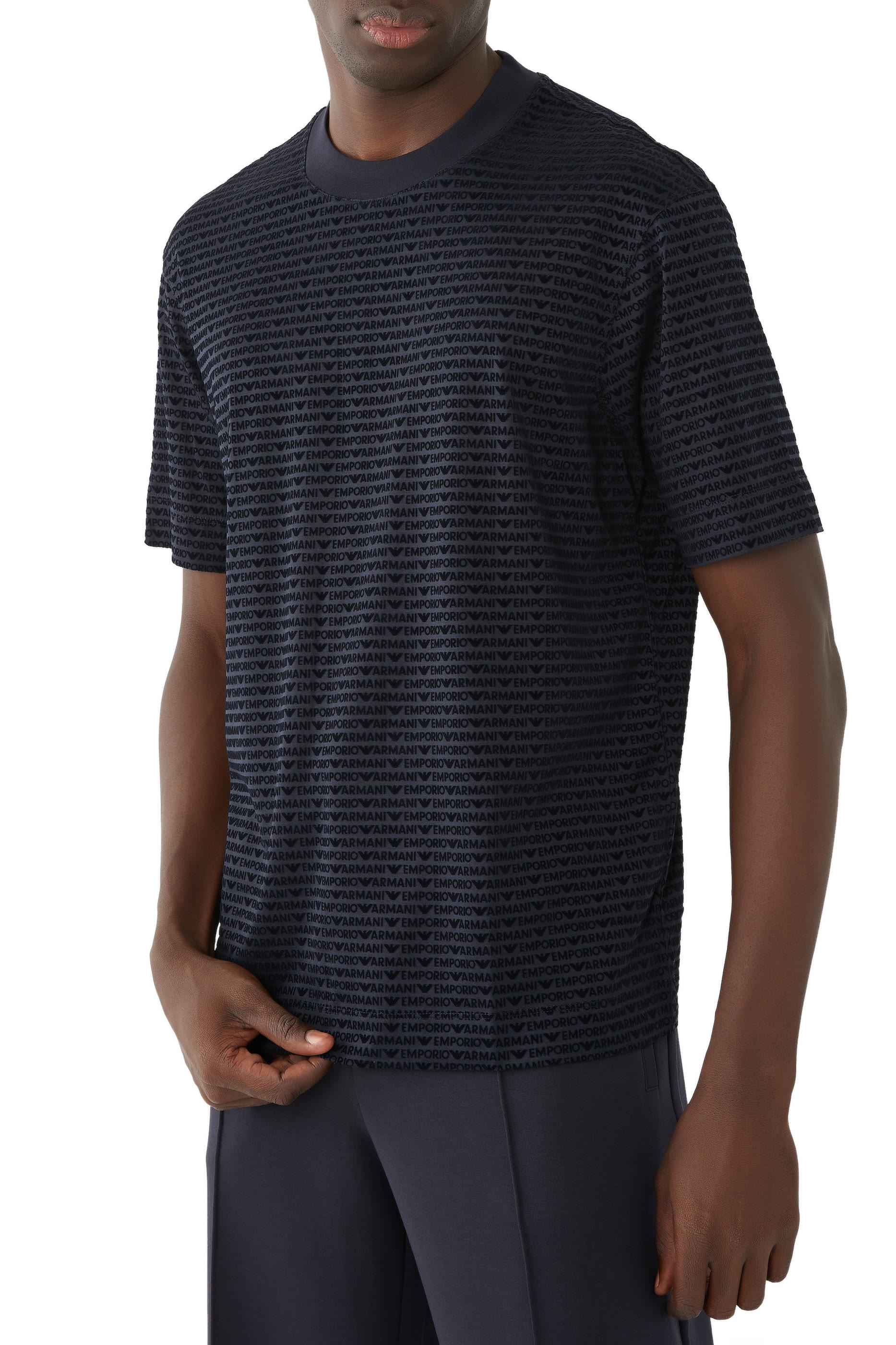 تيشيرت بشعار الماركة بالكامل