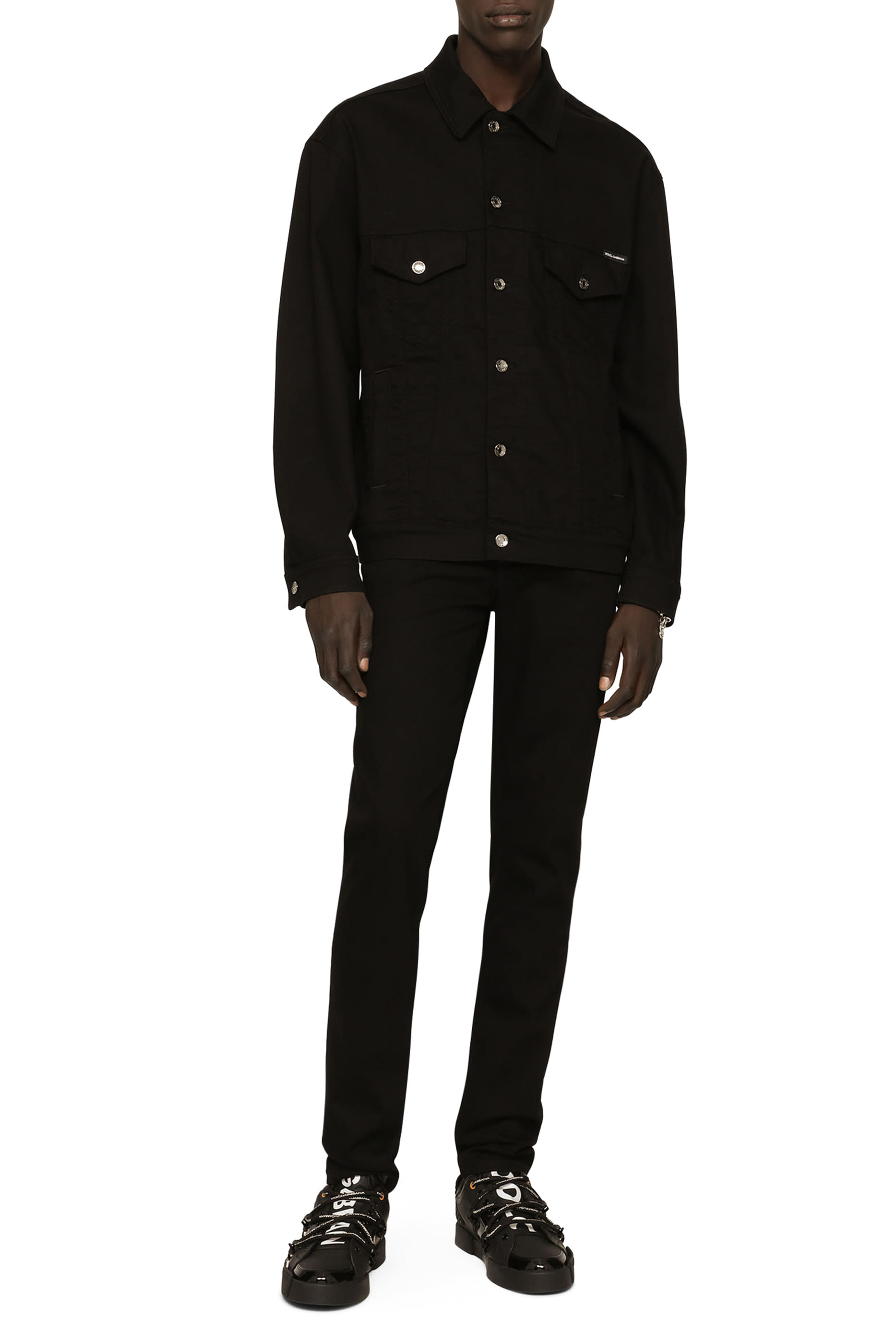 بنطال جينز بقصة ضيقة