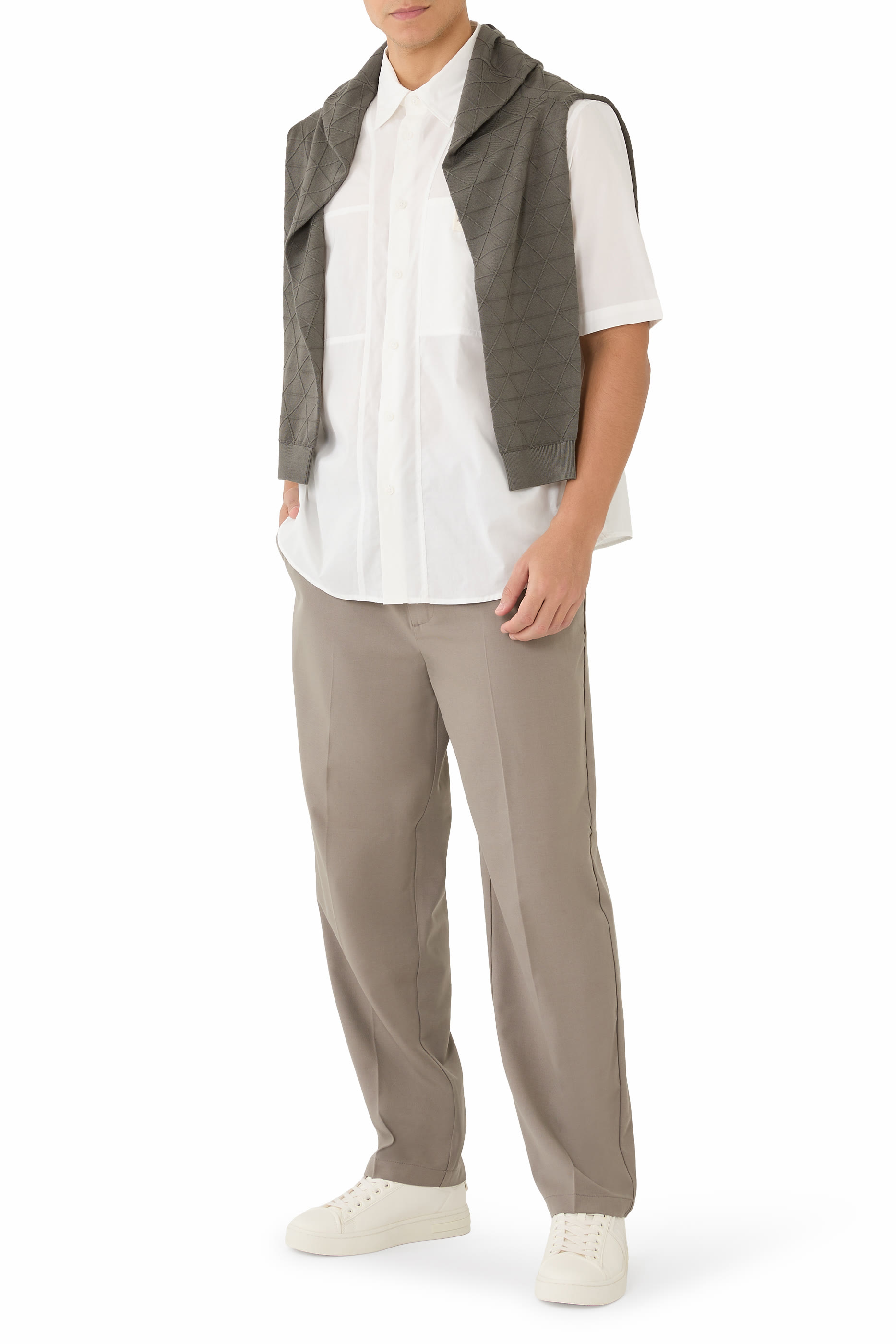 قميص بشعار الماركة