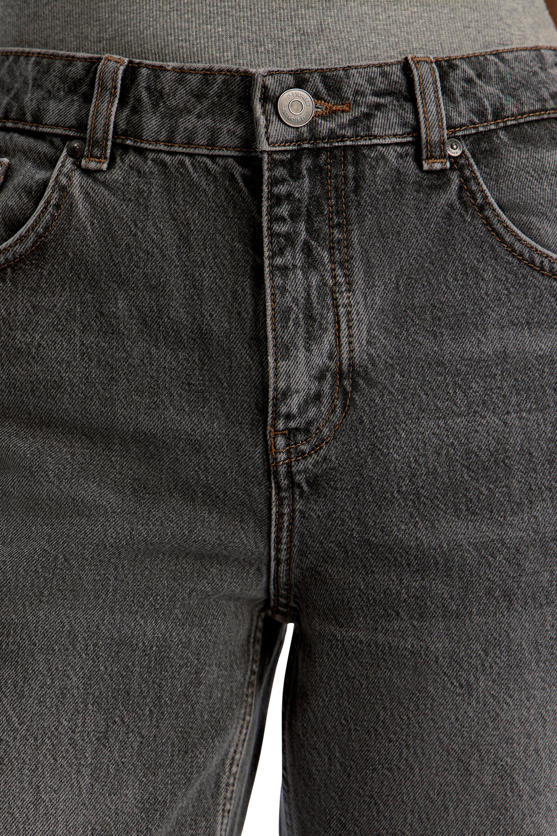 Straight-Leg Slim Fit Jeans 