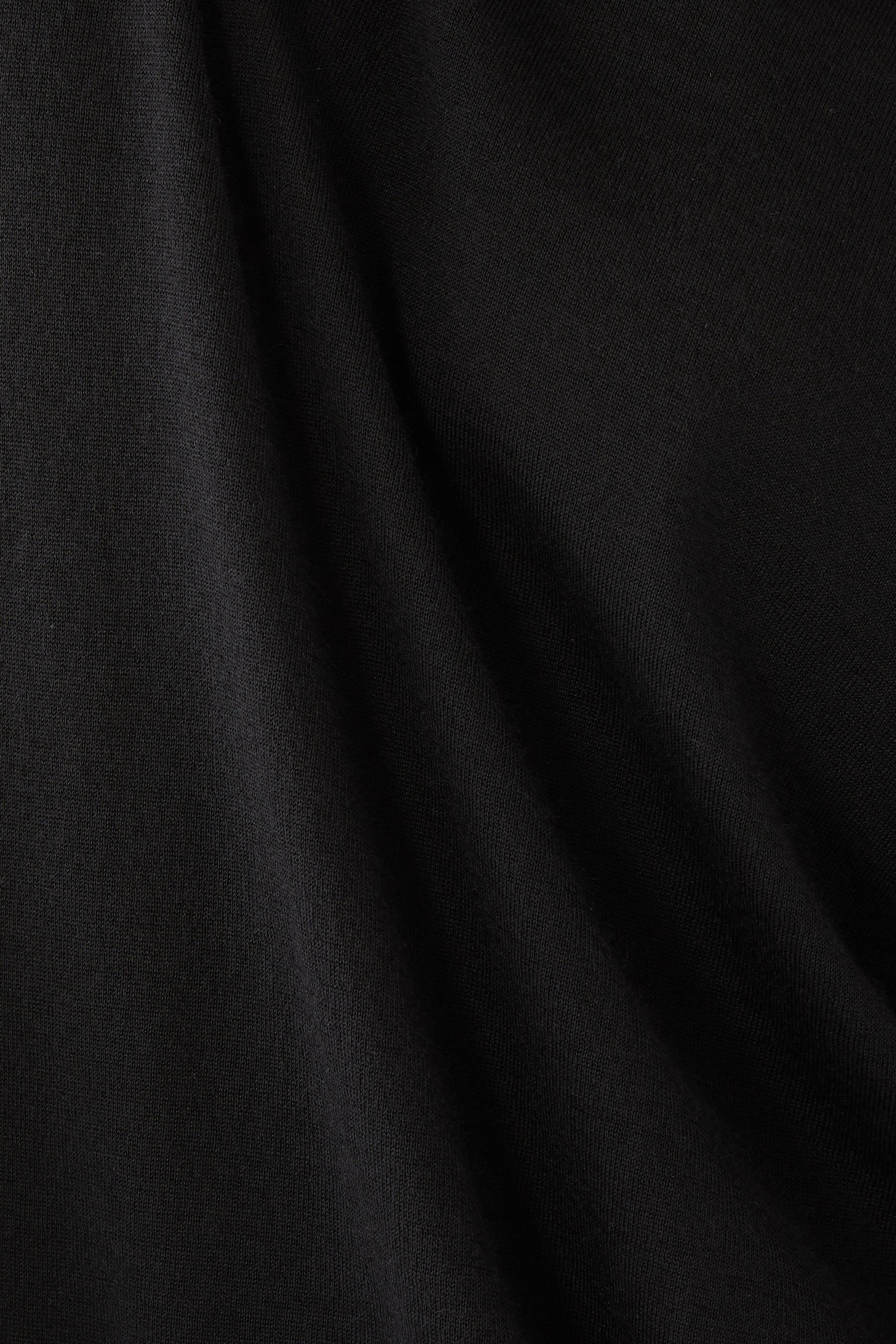 كنزة بقصة ضيقة ووياقة ضيقة كشمير وحرير