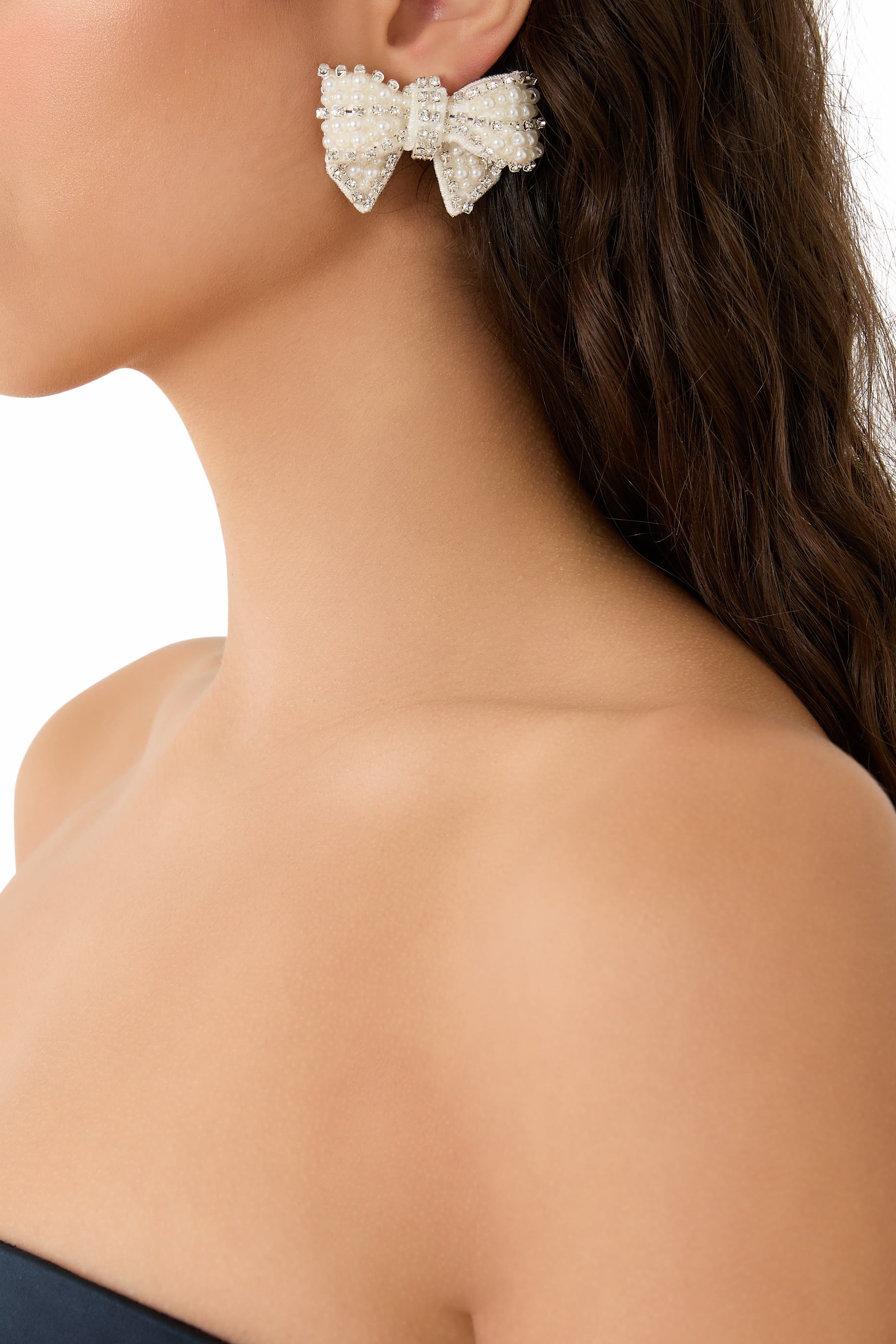 أقراط بتصميم عقدة مرصعة باللؤلؤ ستان