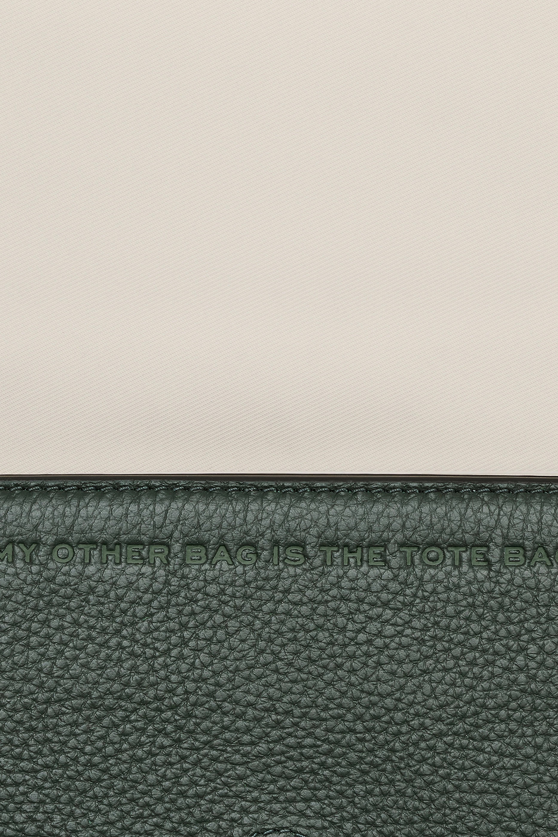 حقيبة صغيرة جلد