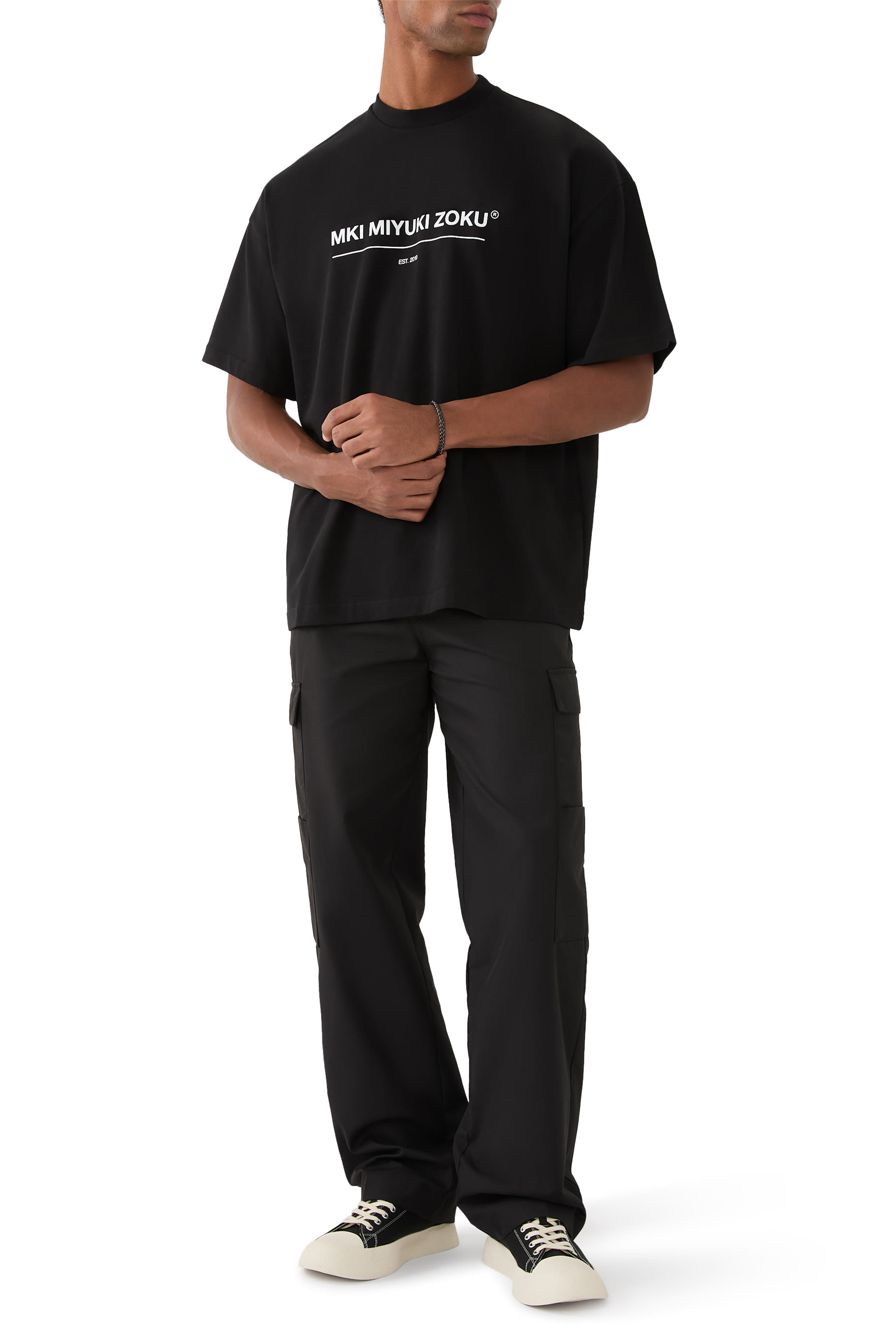 تيشيرت بشعار الماركة خطي  