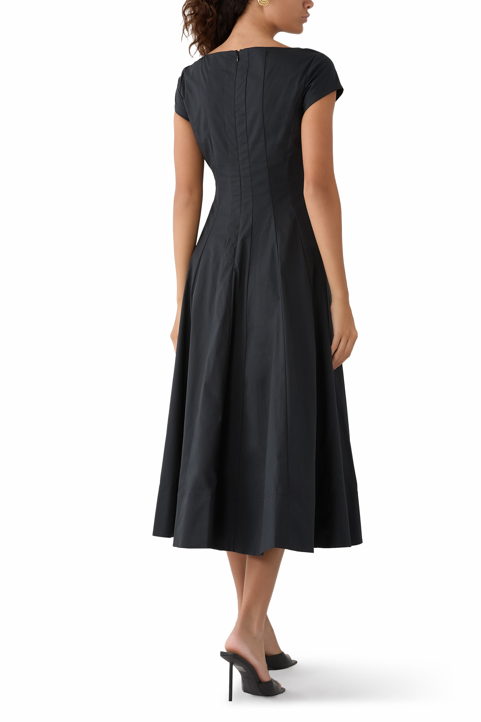 فستان ويلز بأكمام قصيرة