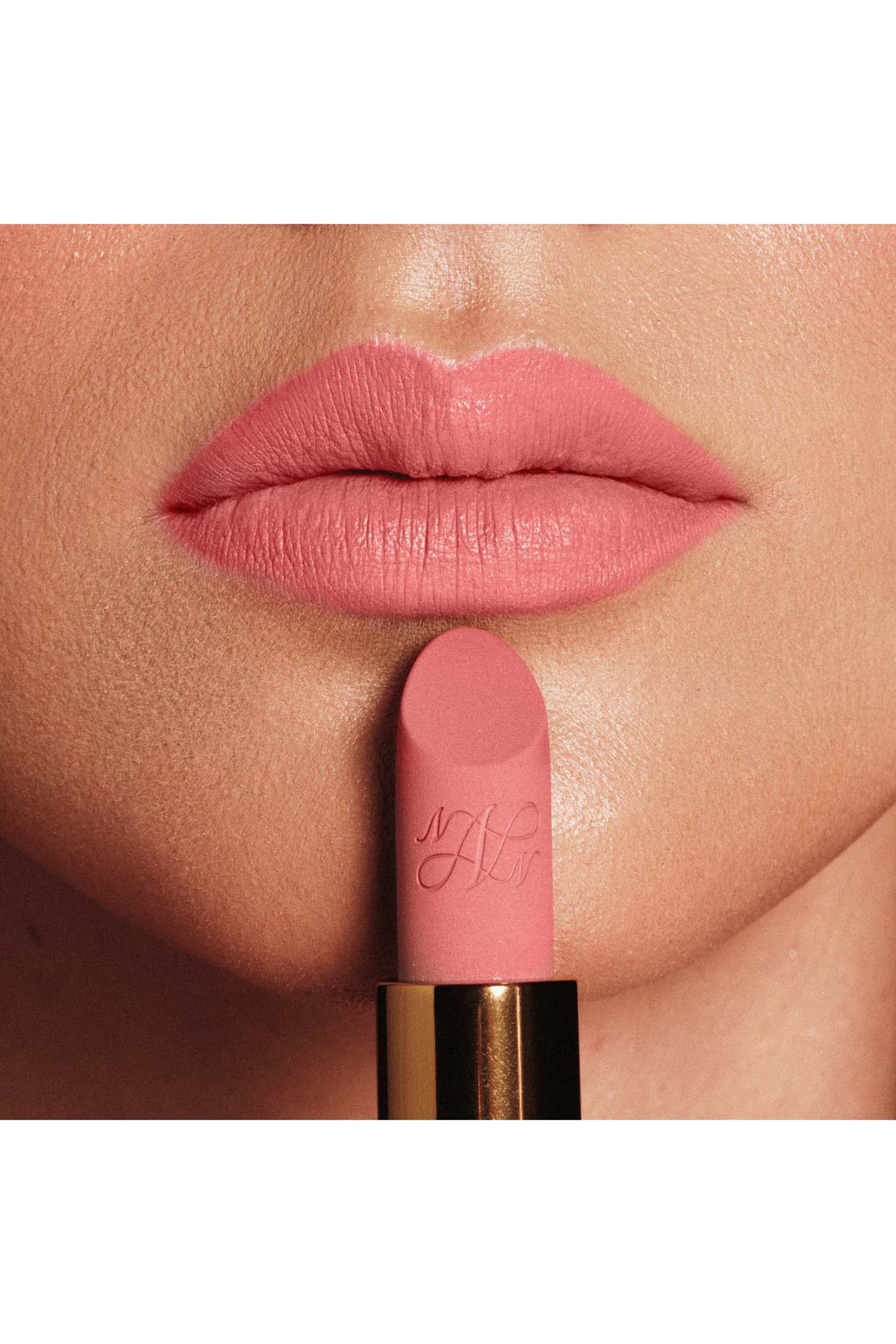 أحمر شفاه فيلفيت كوتور غير لامع