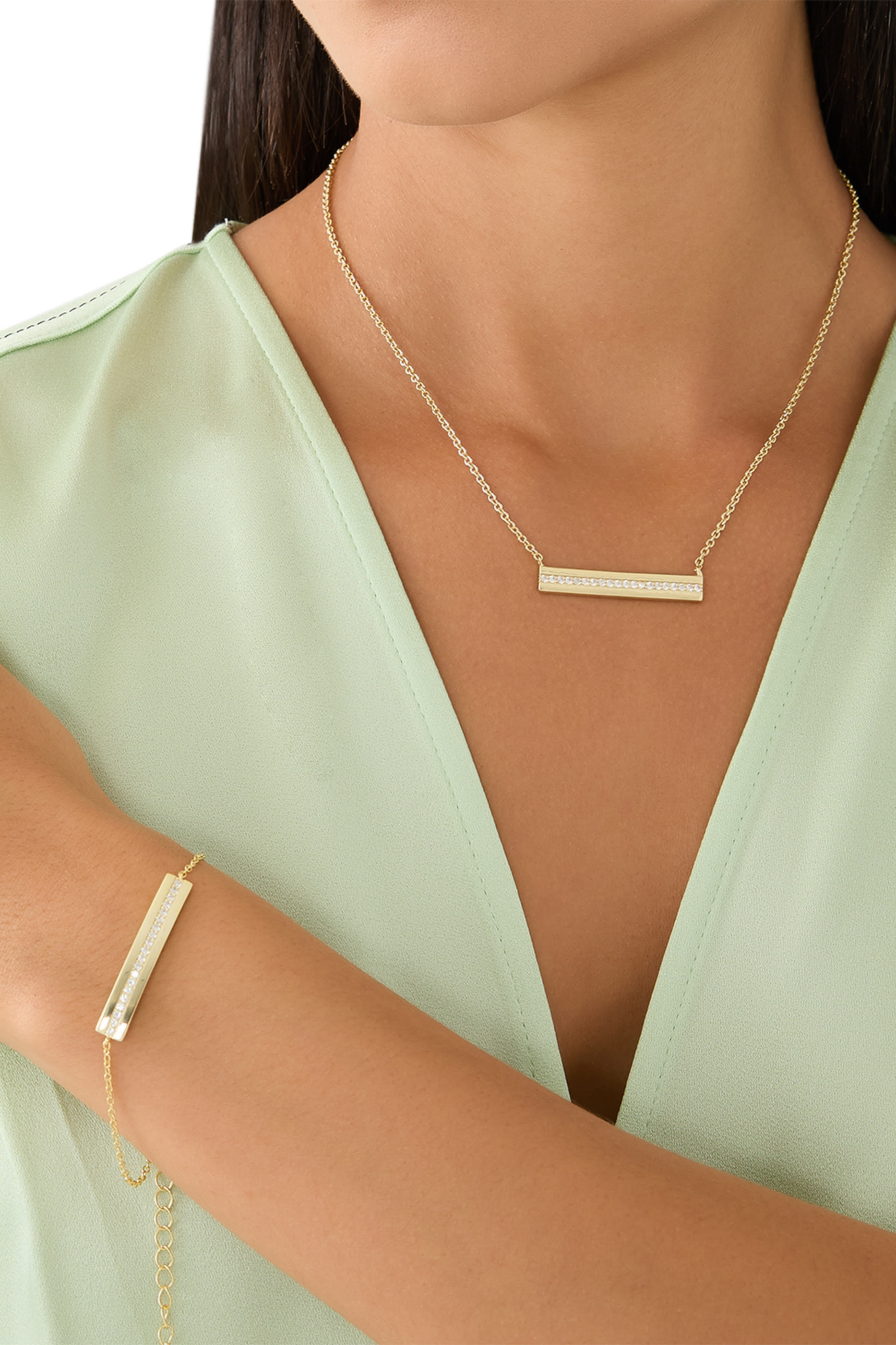 سوار بحلية بتصميم عمود وشعار الماركة