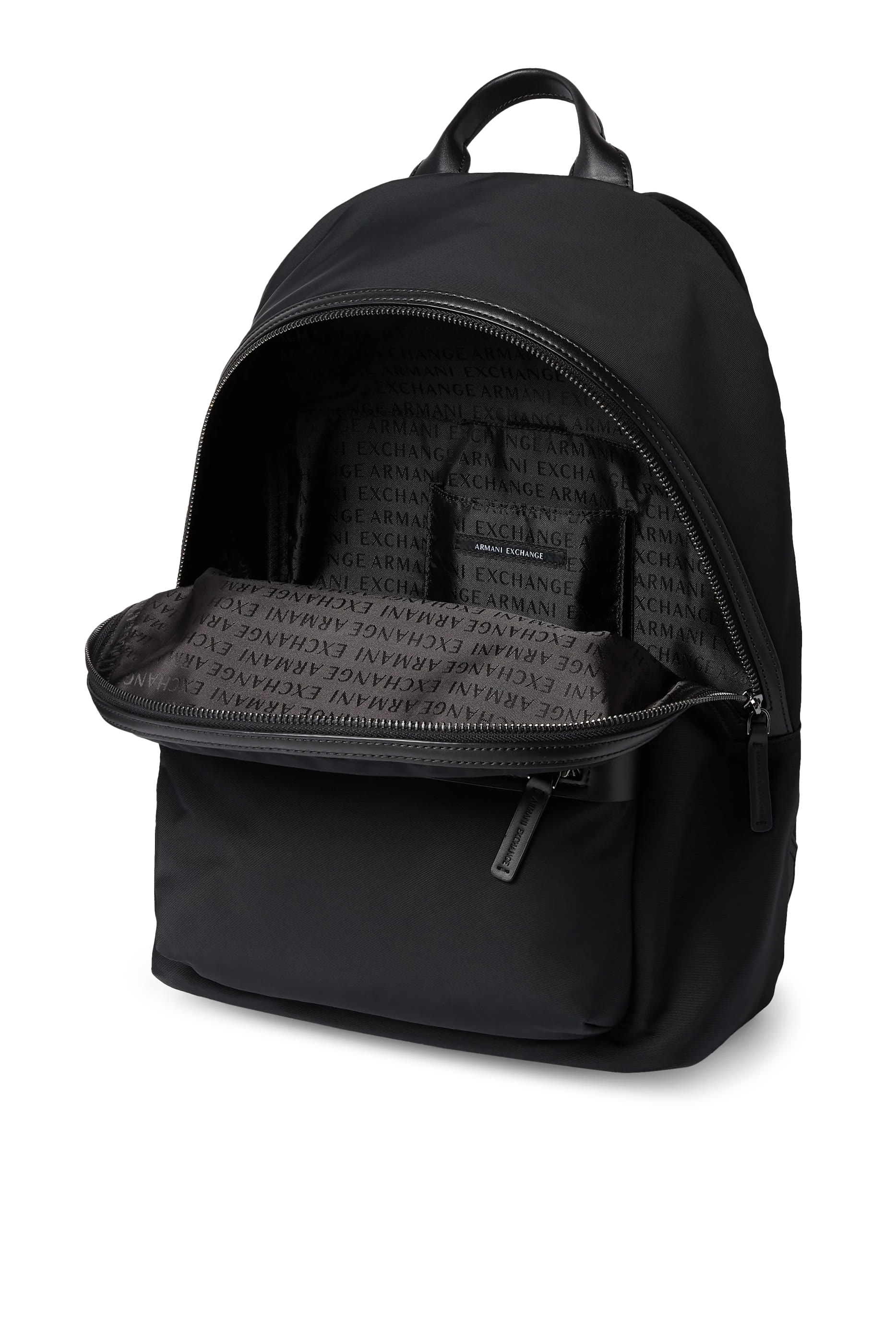 حقيبة ظهر بشعار الماركة