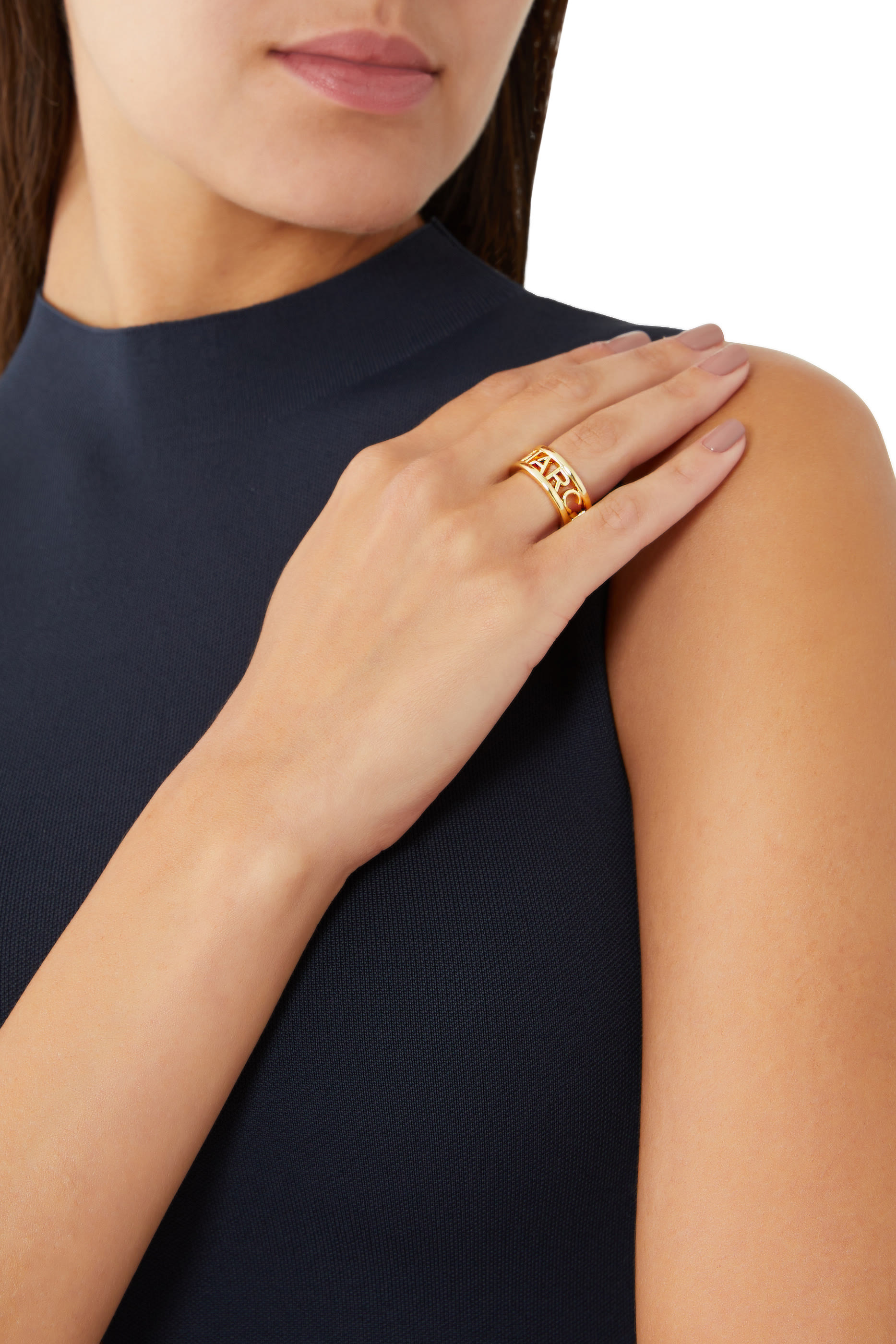 خاتم بحروف شعار الماركة