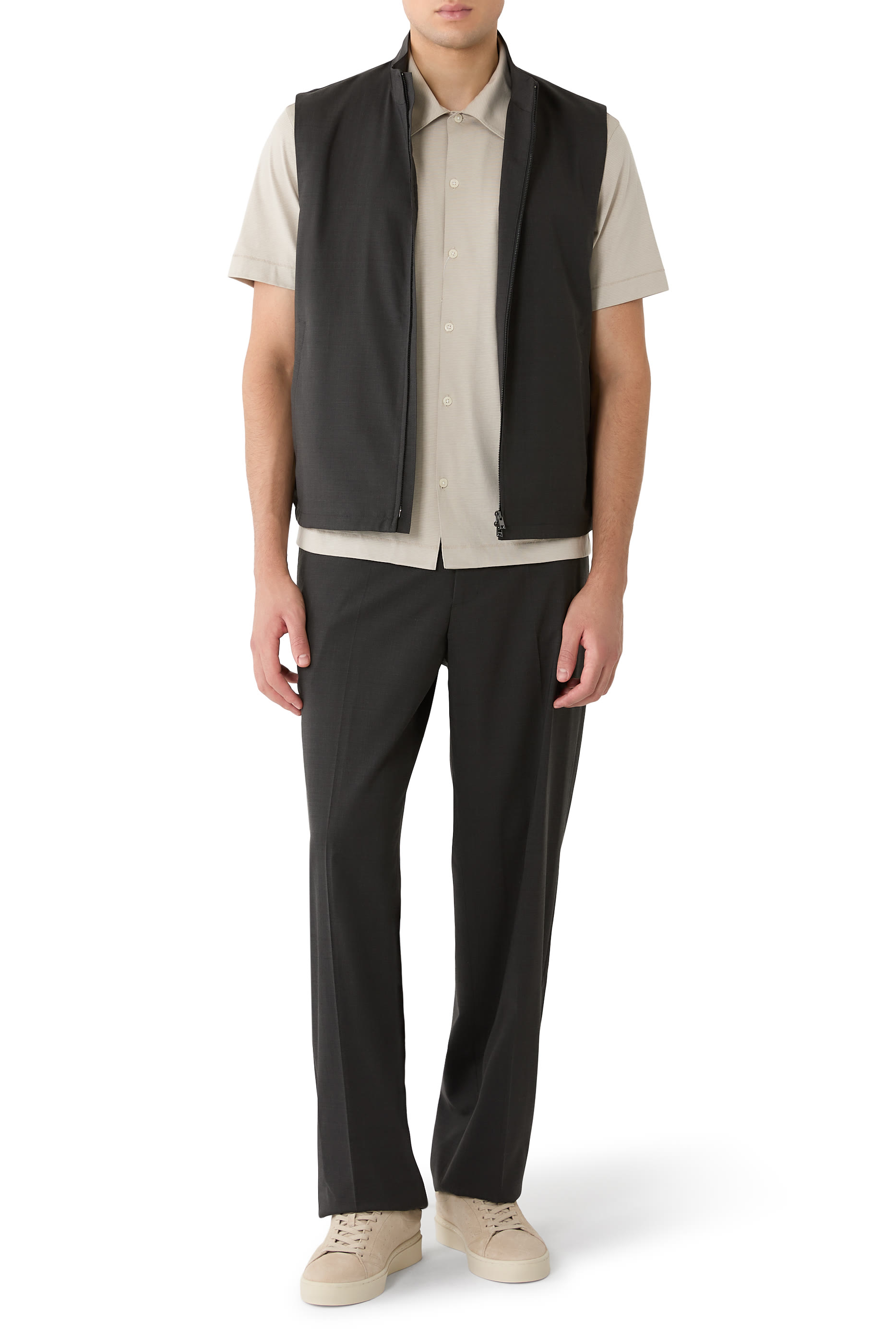 قميص بقصة مريحة بأكمام قصيرة