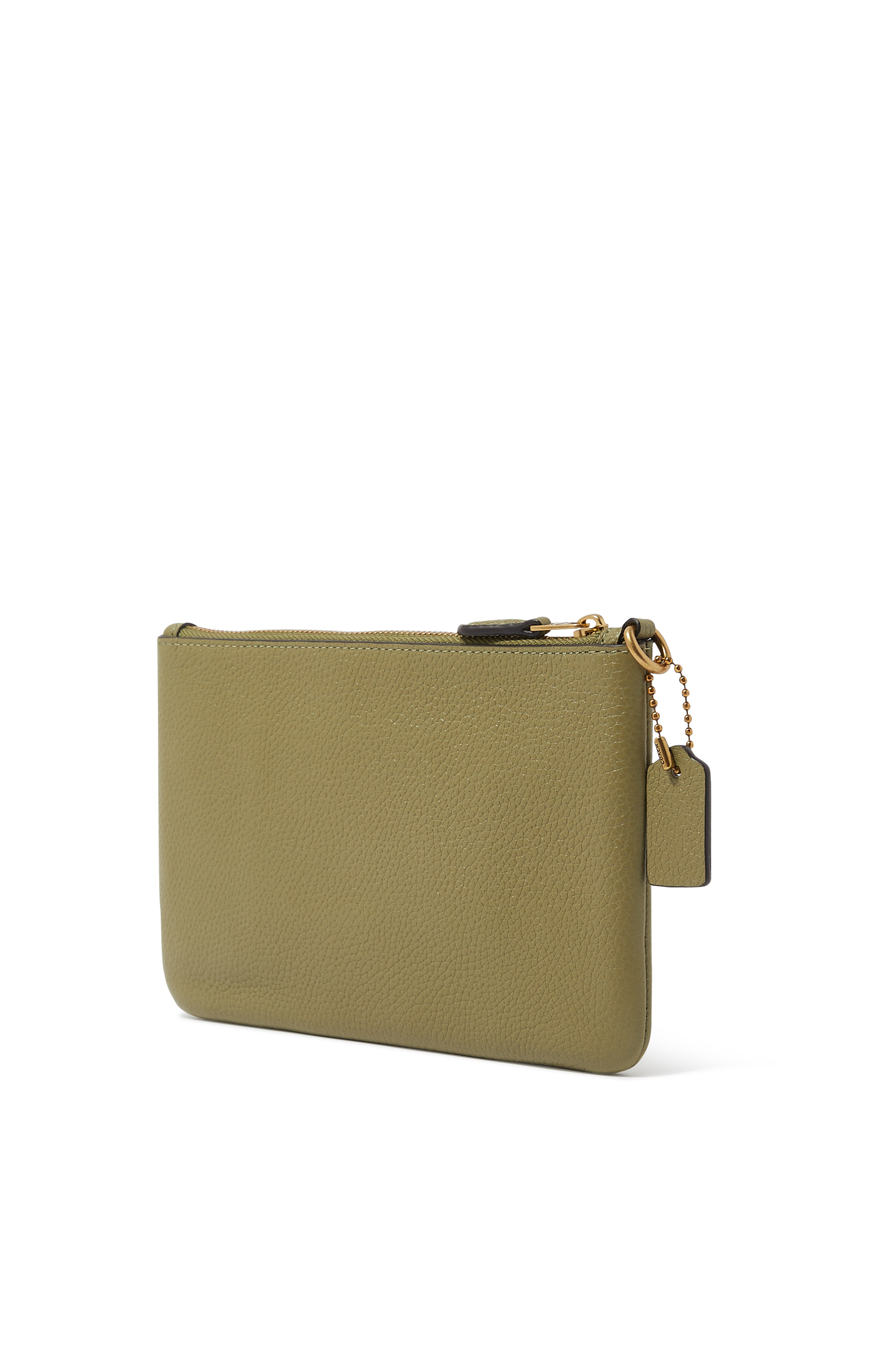 حقيبة بسوار معصم وحلية بحرف شعار الماركة