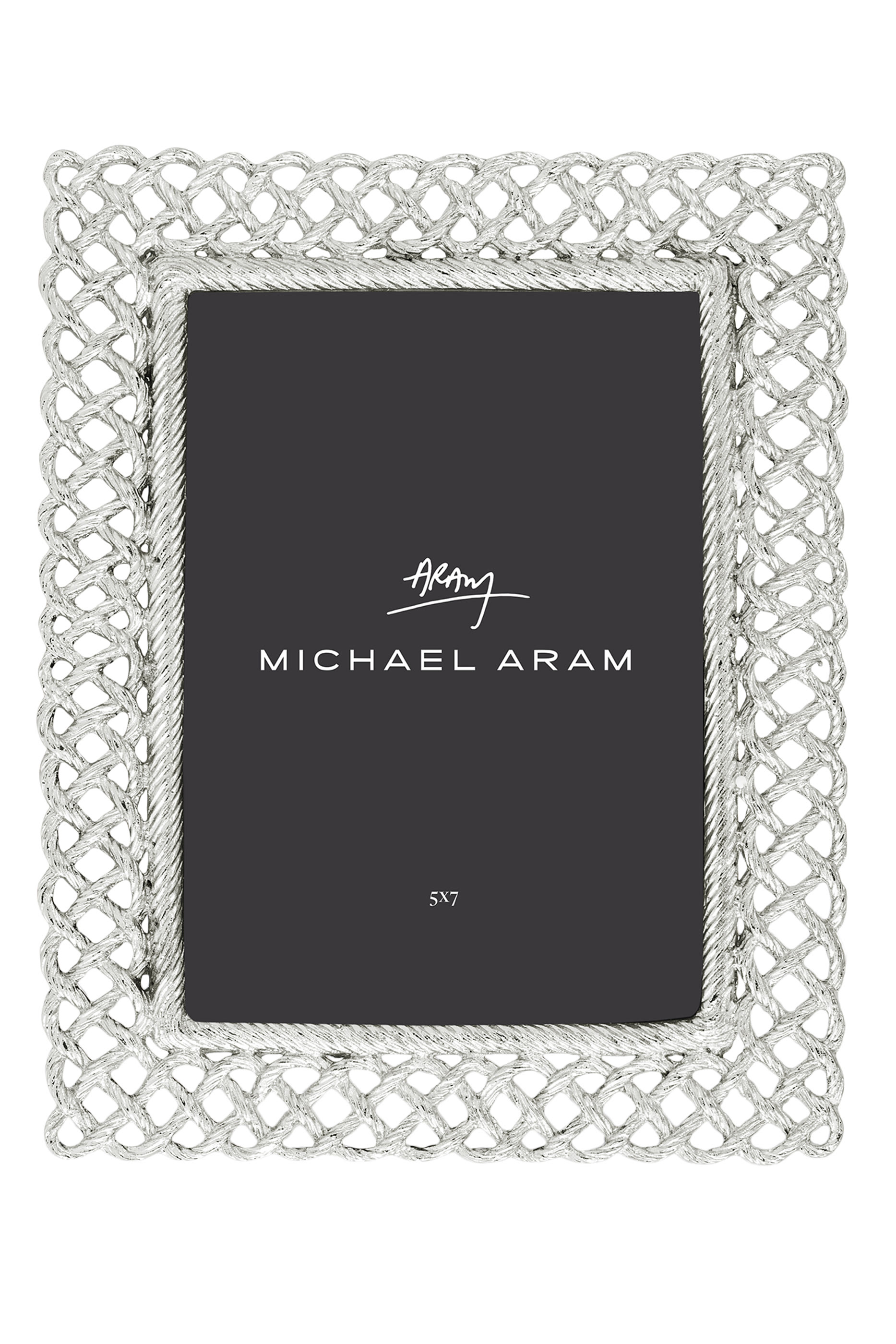 إطار صور لوف بتفاصيل معقودة