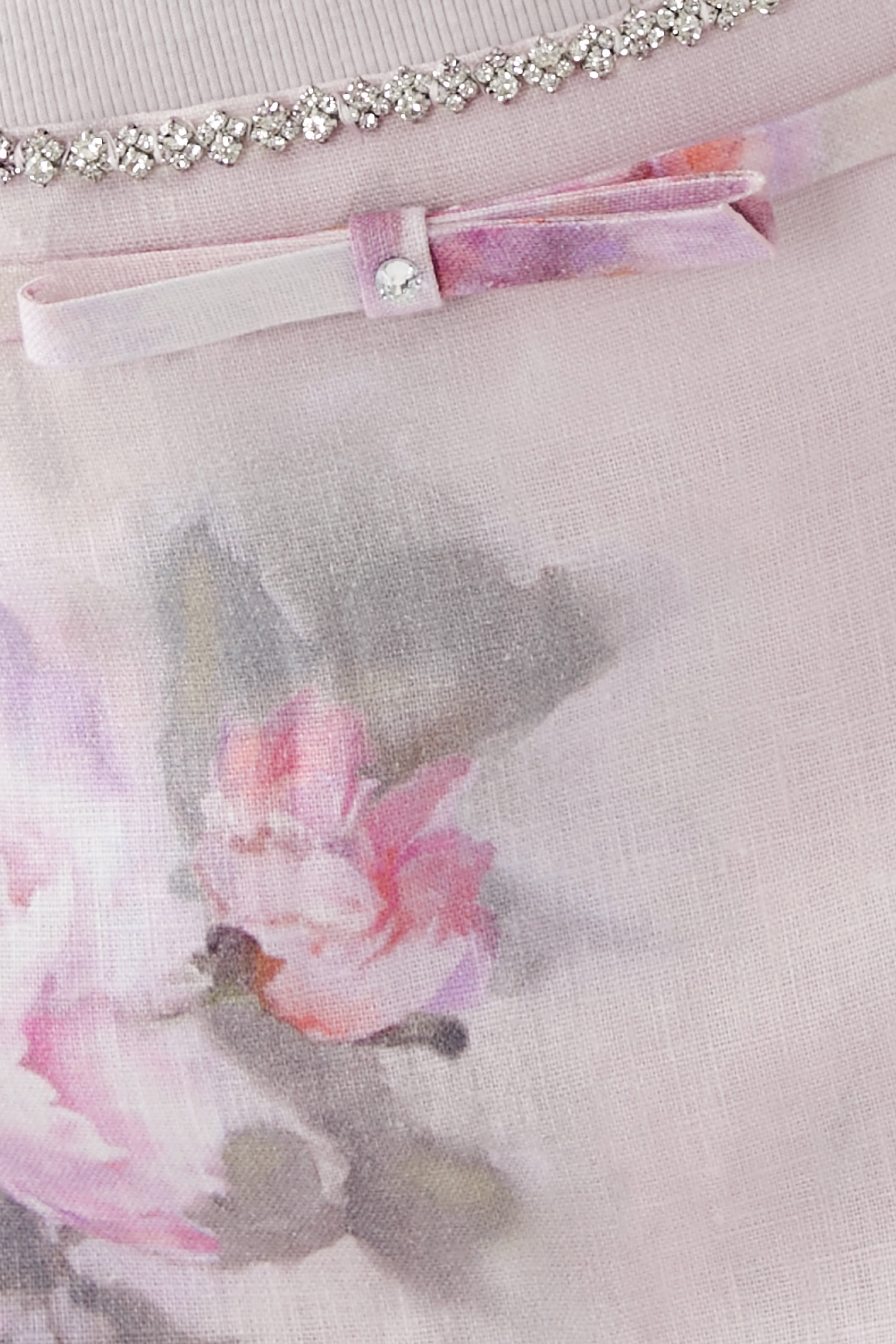 تنورة كراش قصيرة بحافة صدفية