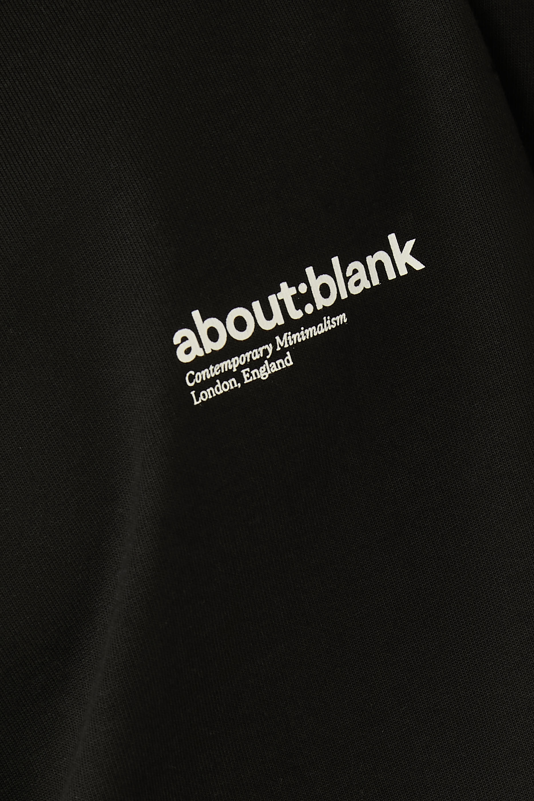 تيشيرت بطبعة مزدوجة لشعار الماركة